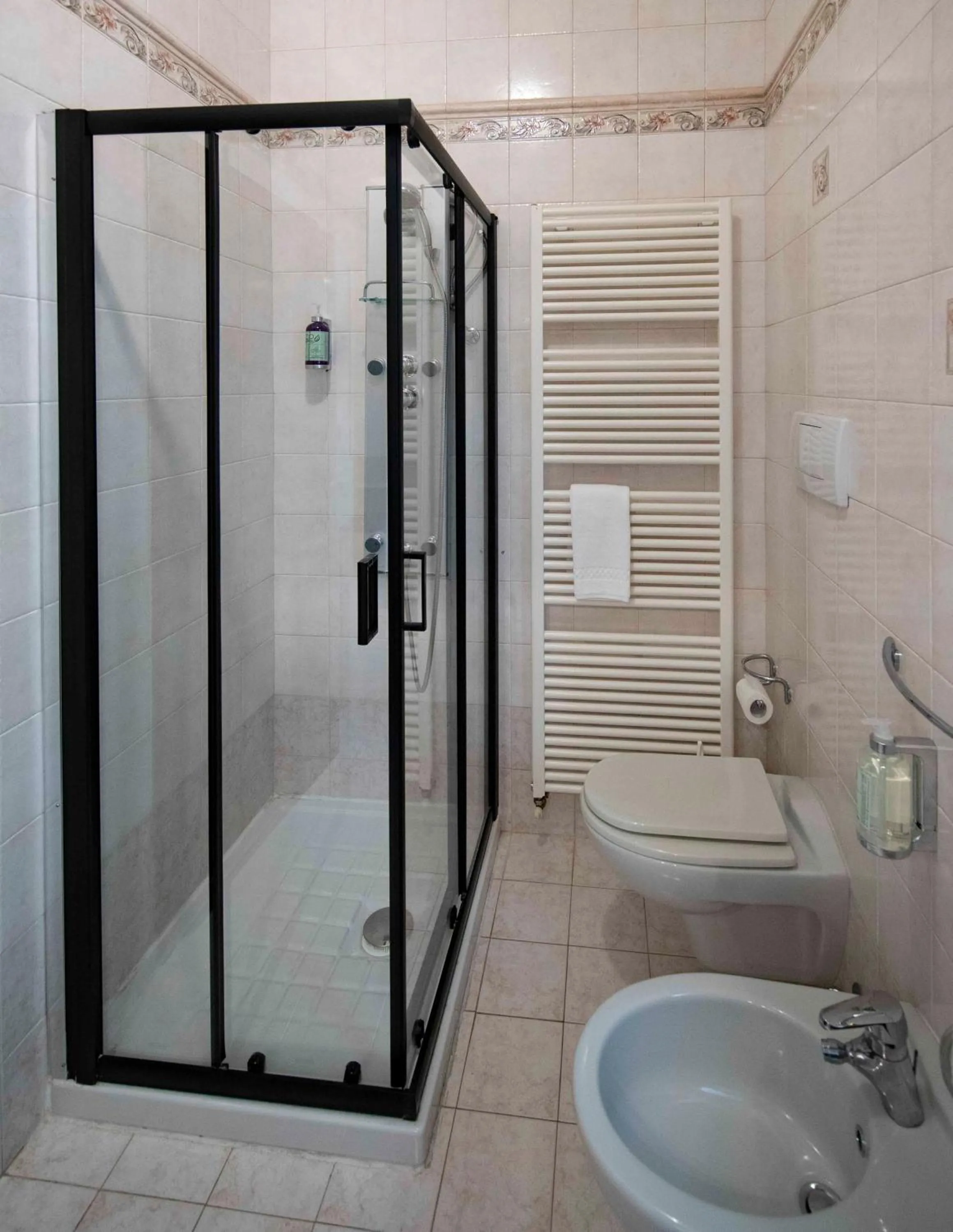 Shower in SunLake Hotel