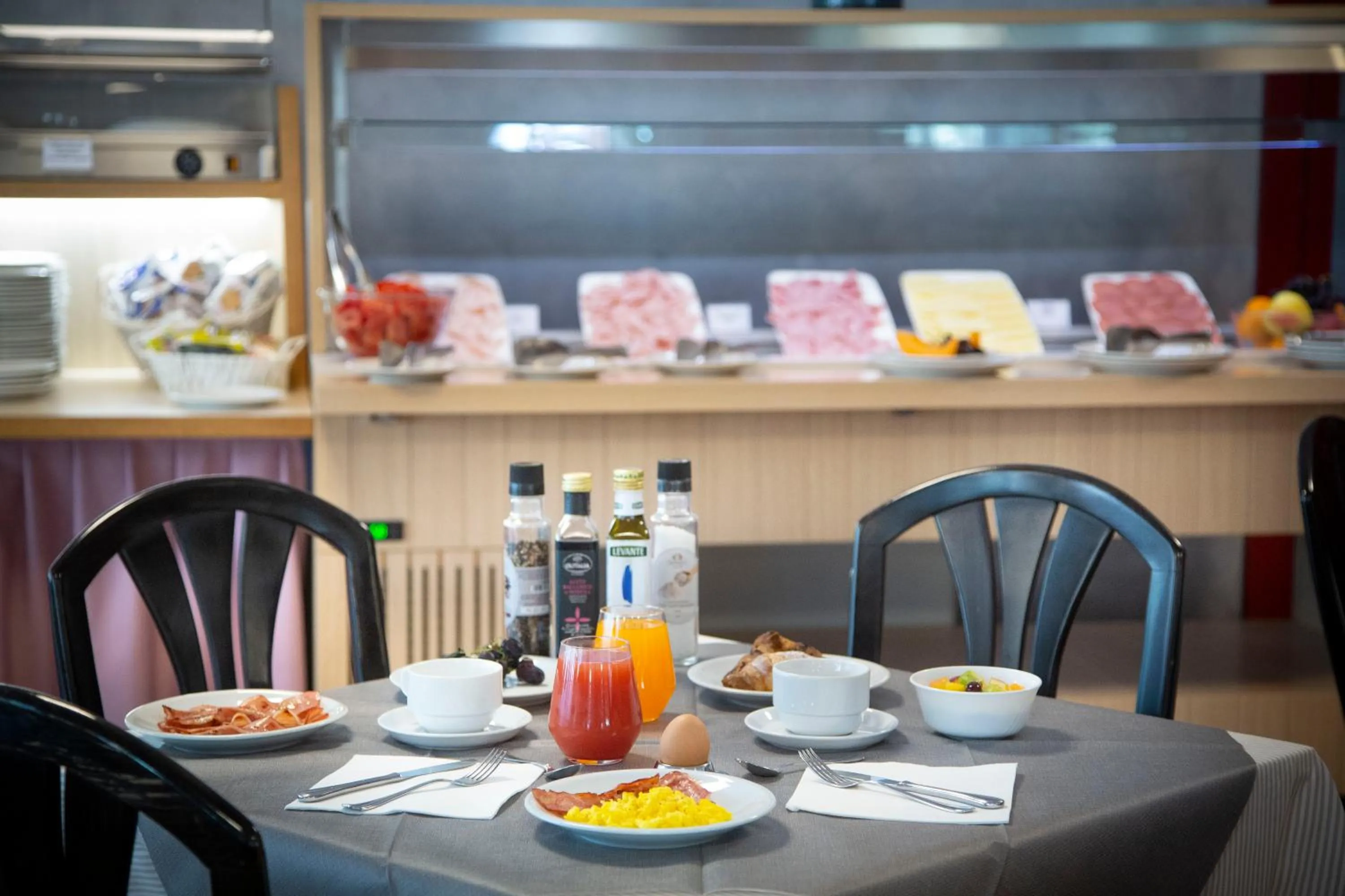 Restaurant/places to eat in SunLake Hotel