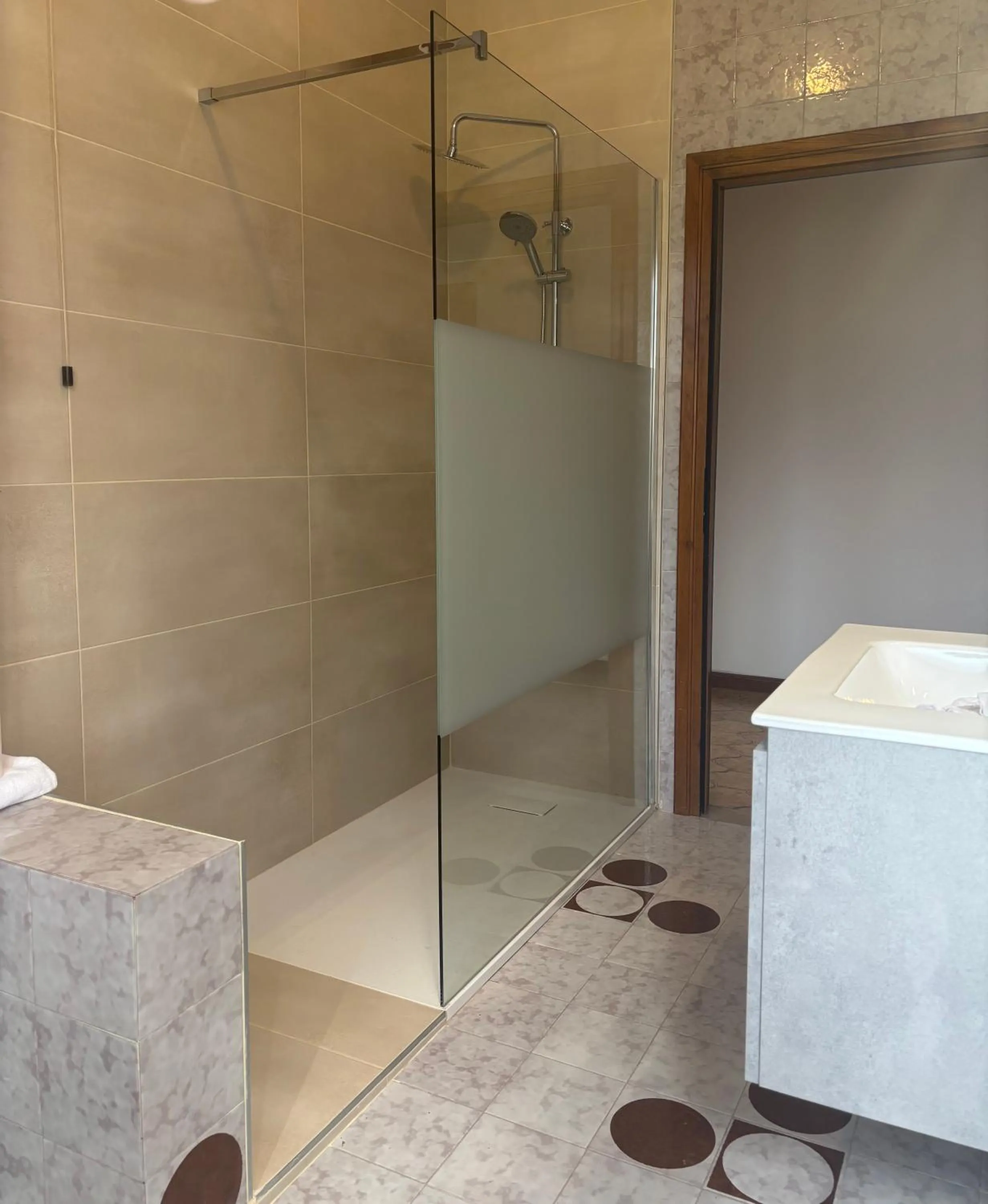 Shower in SunLake Hotel