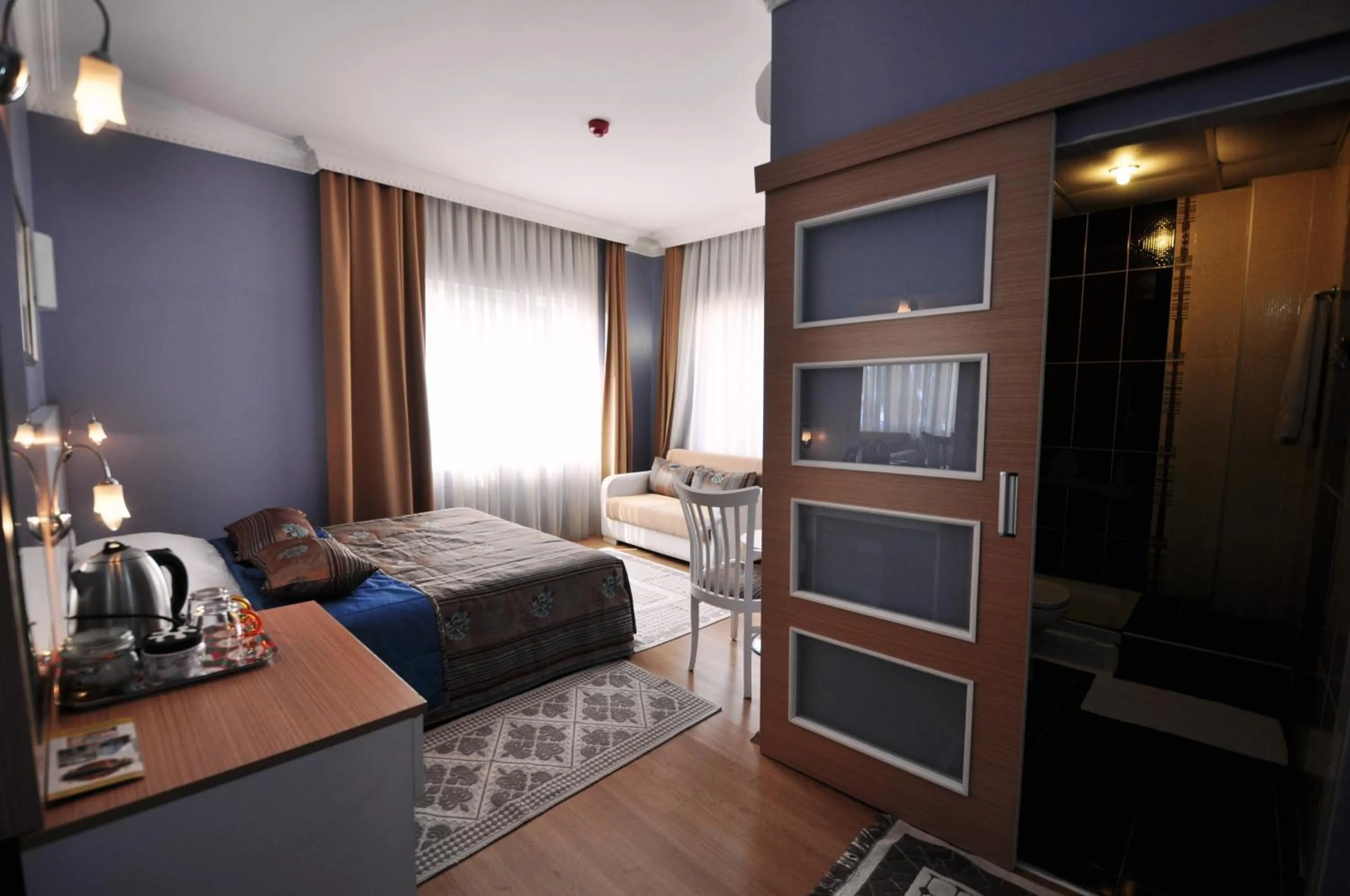 Photo of the whole room, Bed in Khalkedon Hotel Istanbul