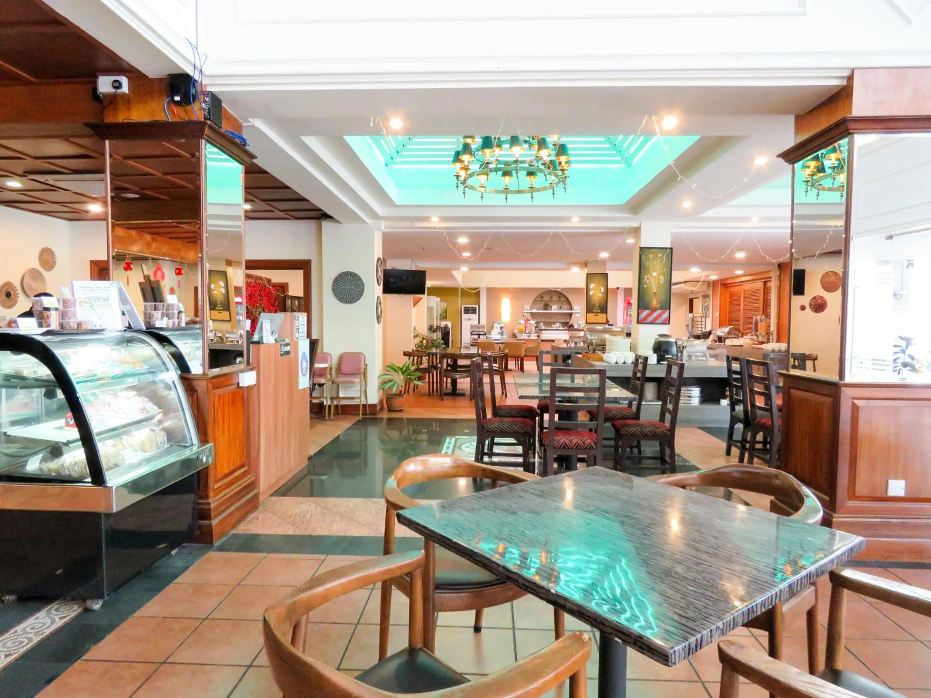 Restaurant/places to eat in StarLodge