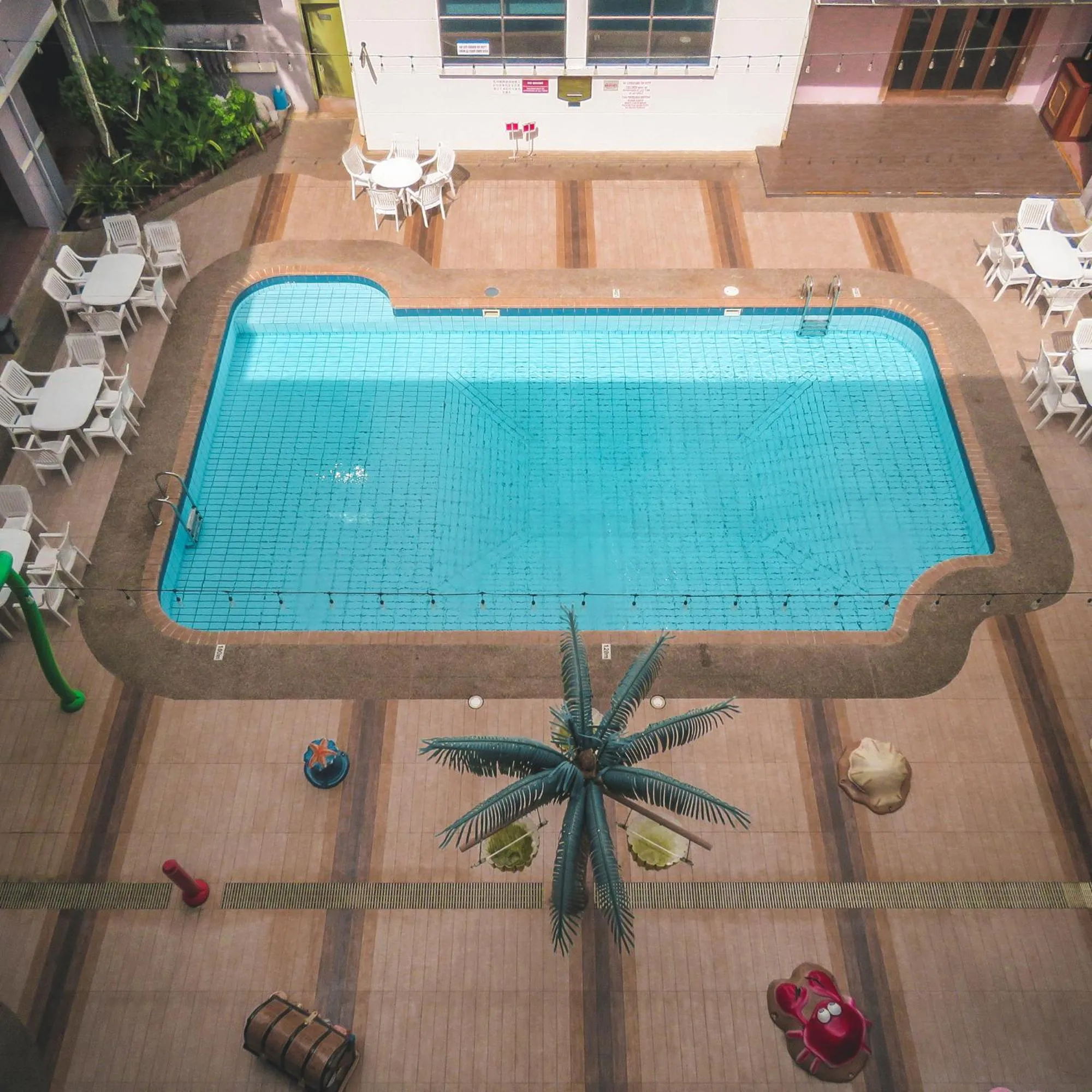 Swimming pool in StarLodge