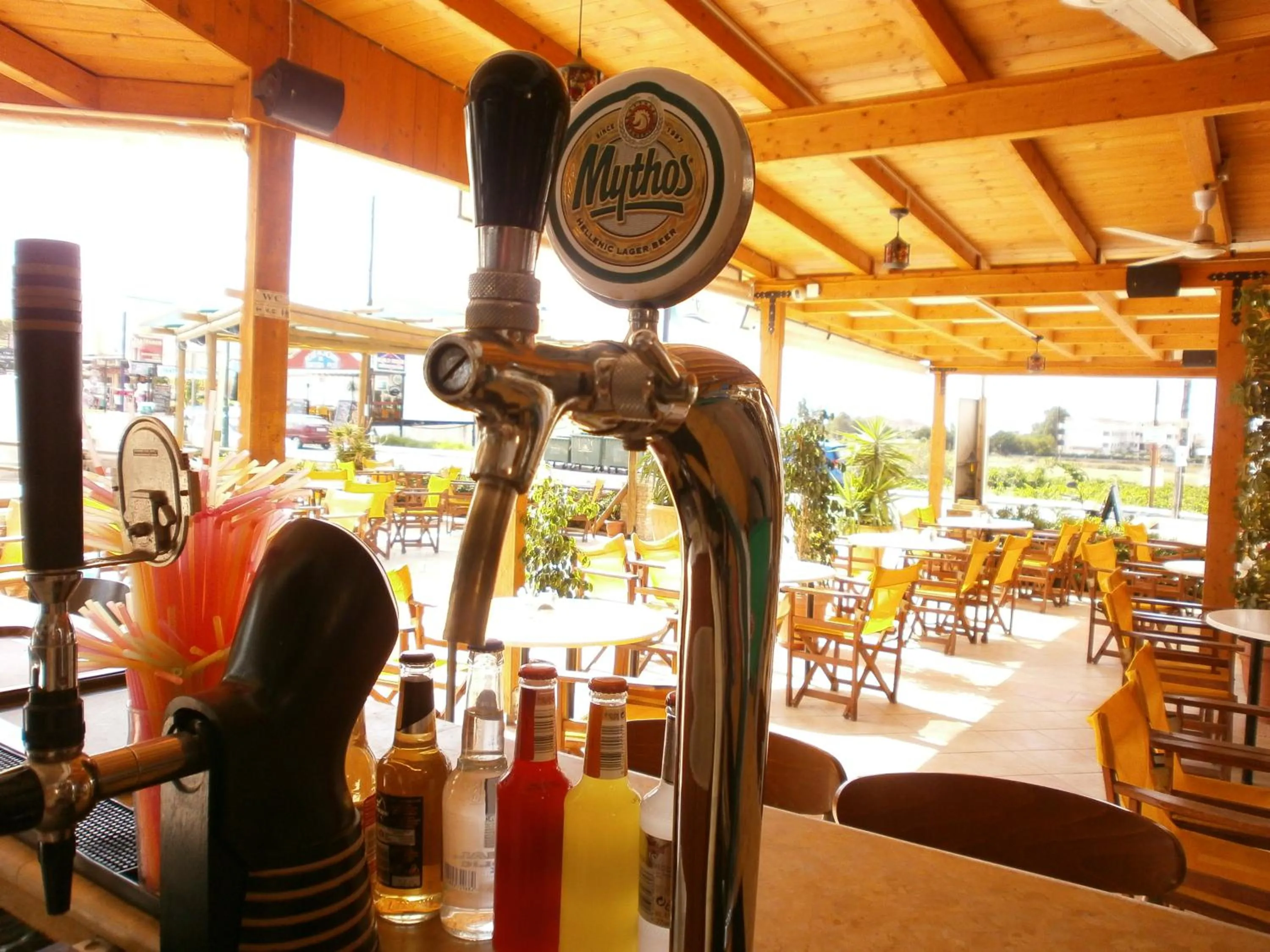 Restaurant/places to eat in Vanessa Hotel