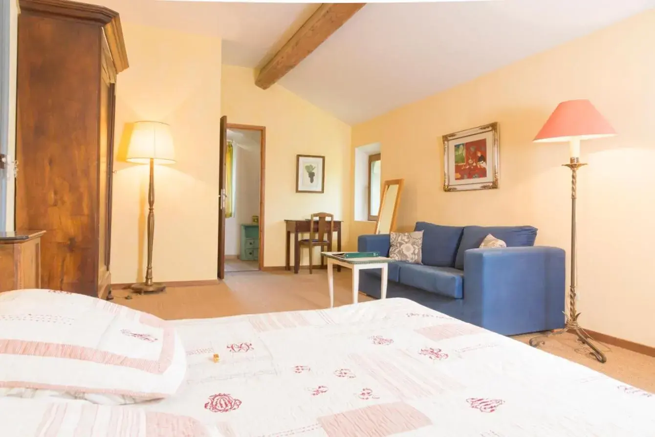 Classic Triple Room - single occupancy in Domaine Grand Guilhem Classic Triple Room - single occupancy in Domaine Grand Guilhem