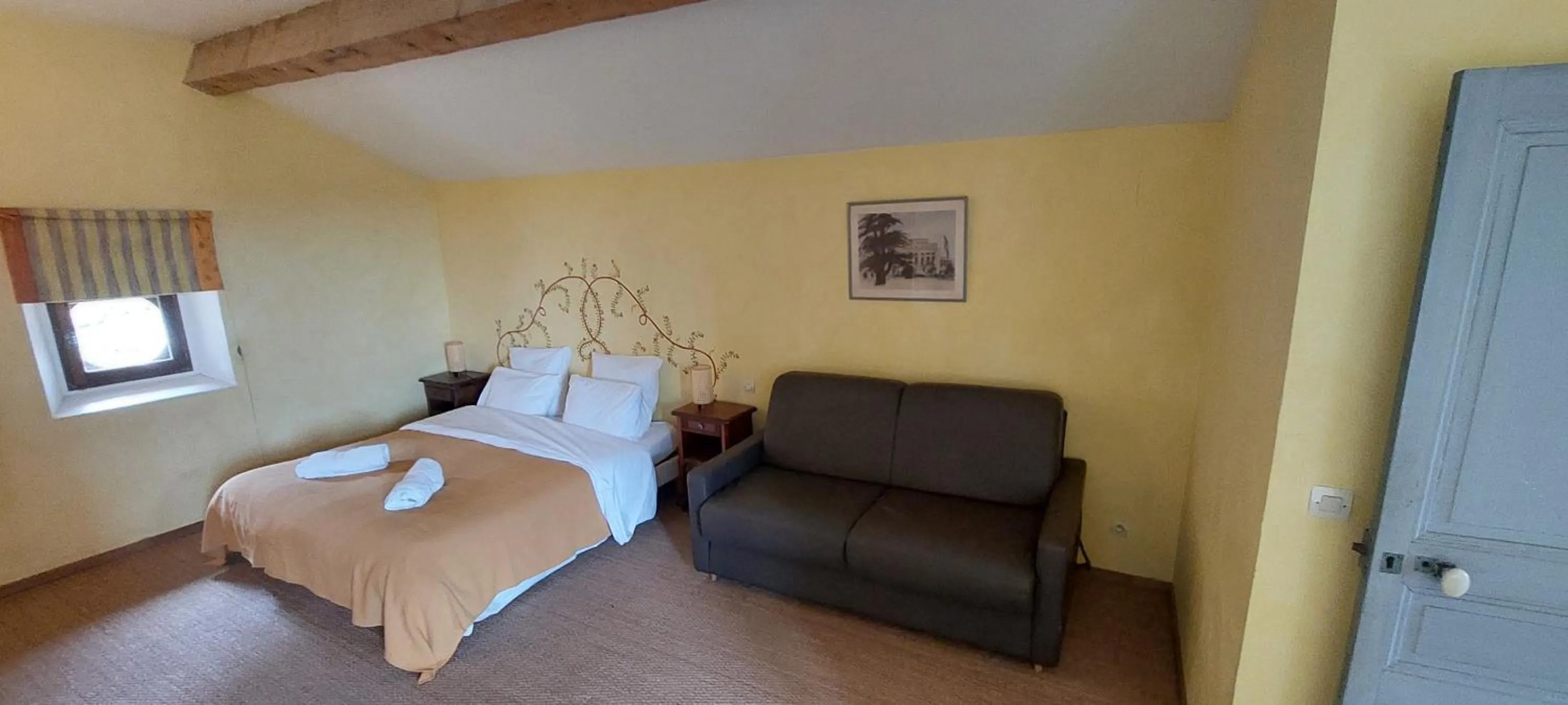 Bed in Mas Montluzia