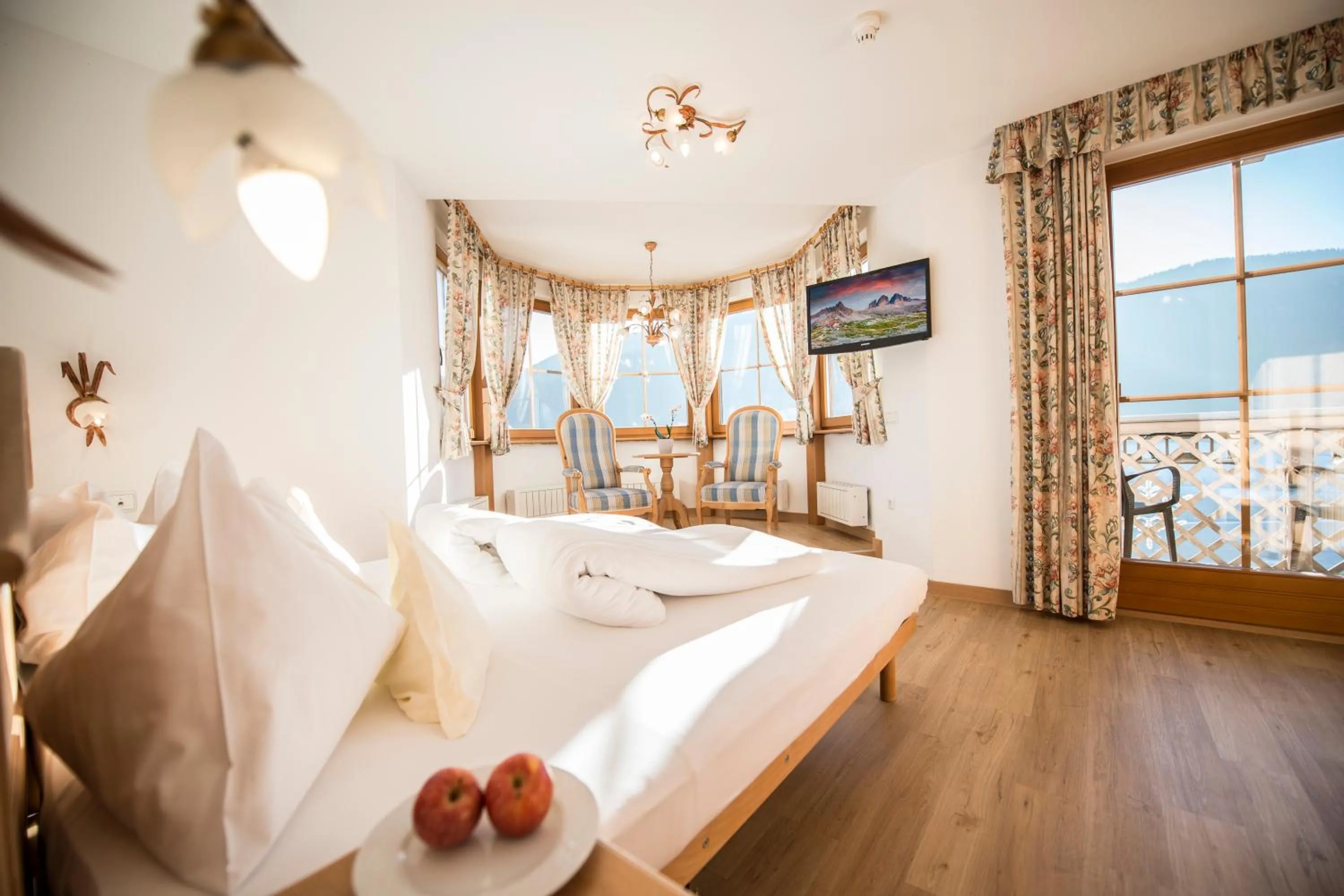 Staff, Bed in Turmhotel Gschwendt