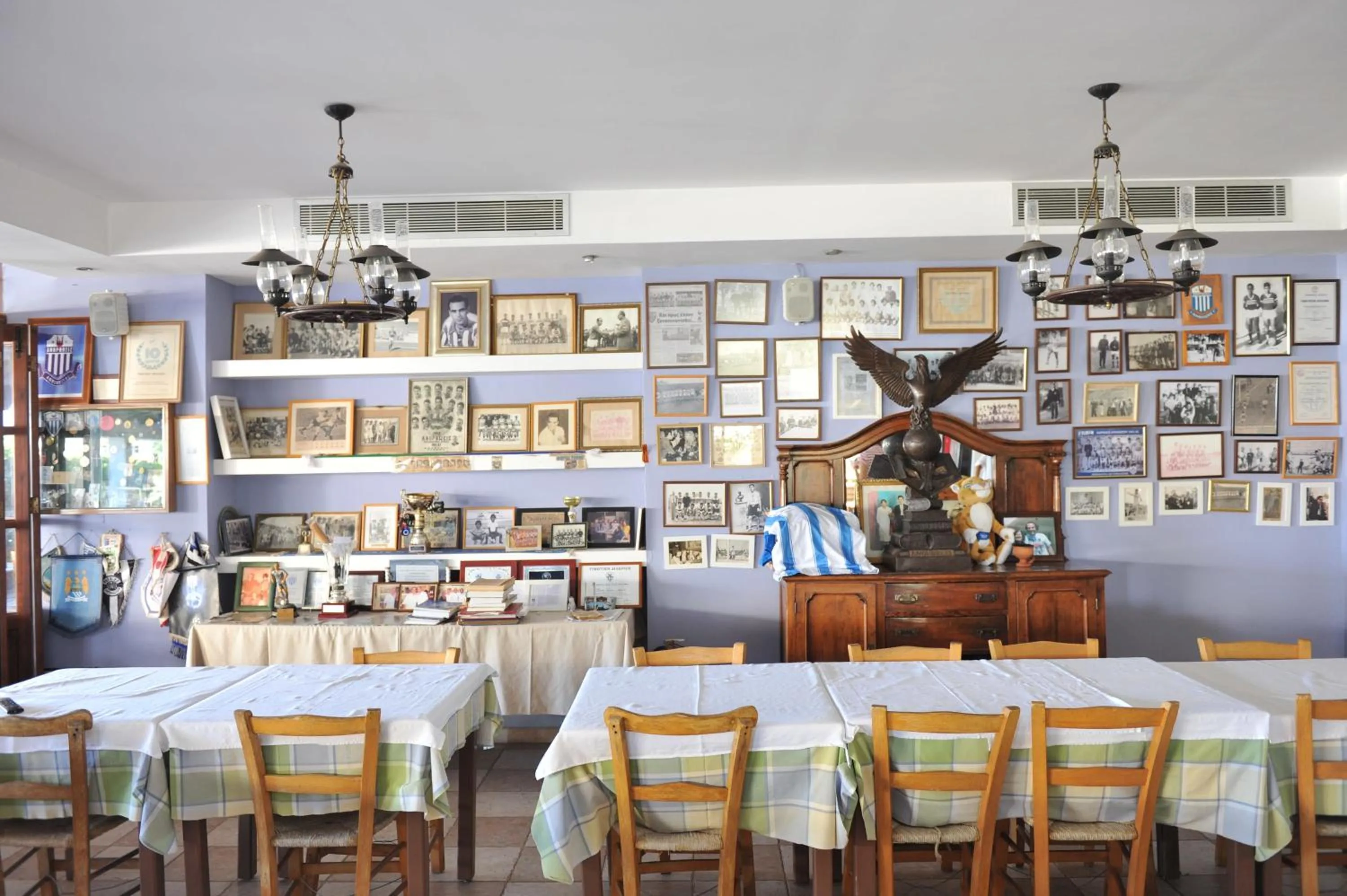 Restaurant/places to eat in Captain Karas Holidays Apartments