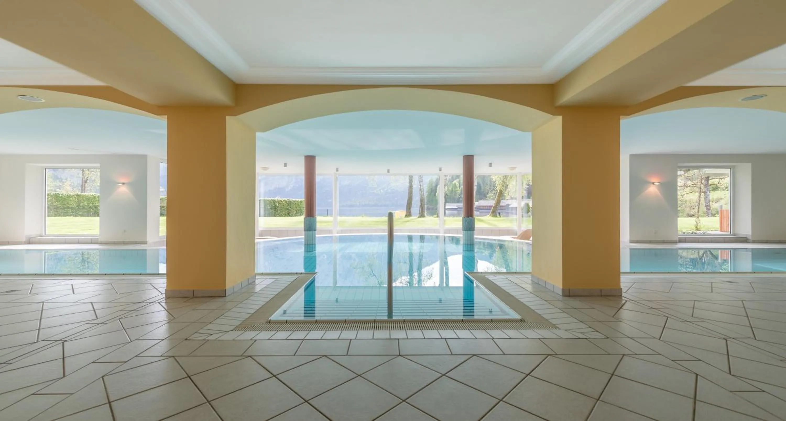 Swimming pool in Seevilla Altaussee