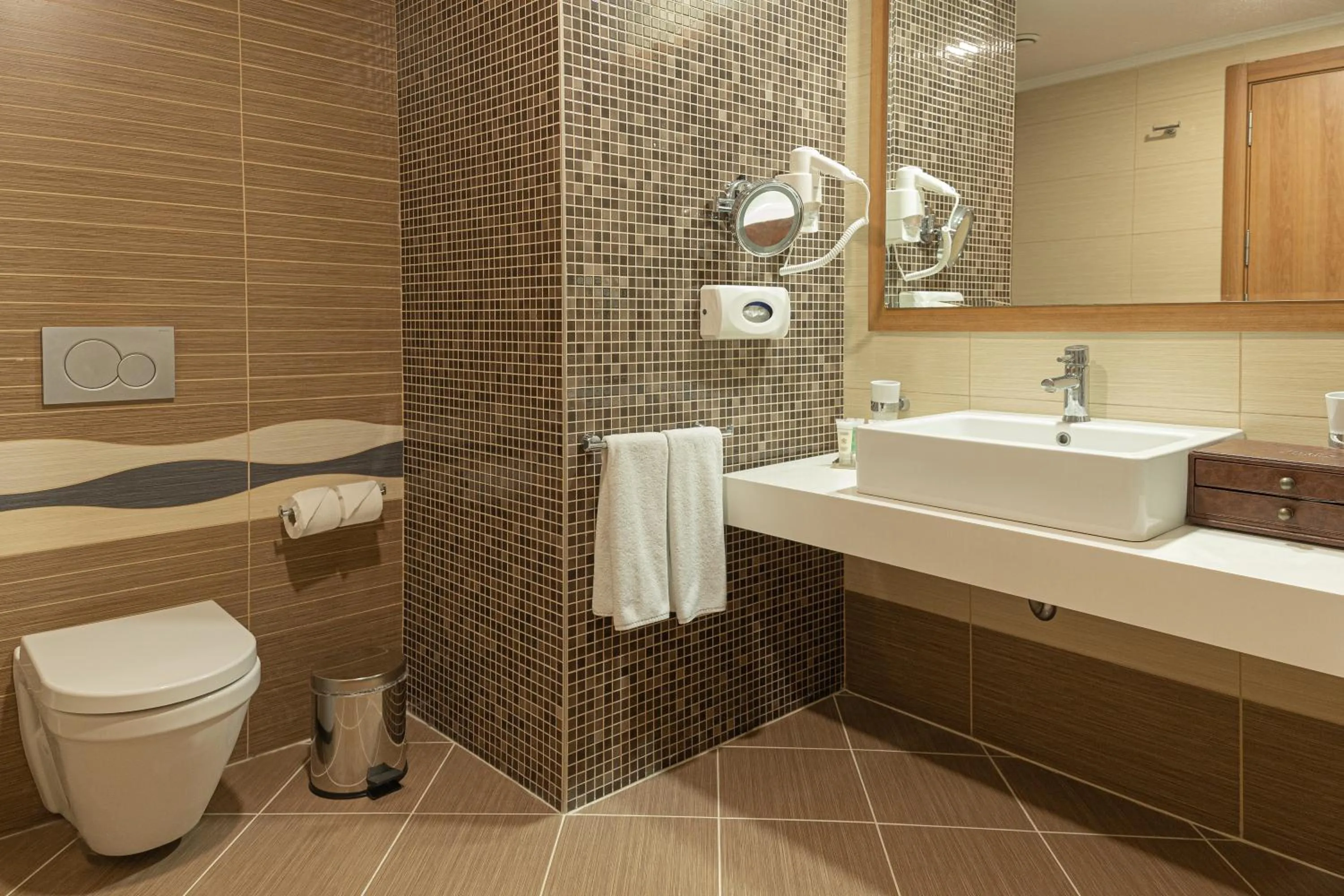 Toilet in Sueno Hotels Golf Belek - Free Access to Sueno Hotels Deluxe Belek Facilities