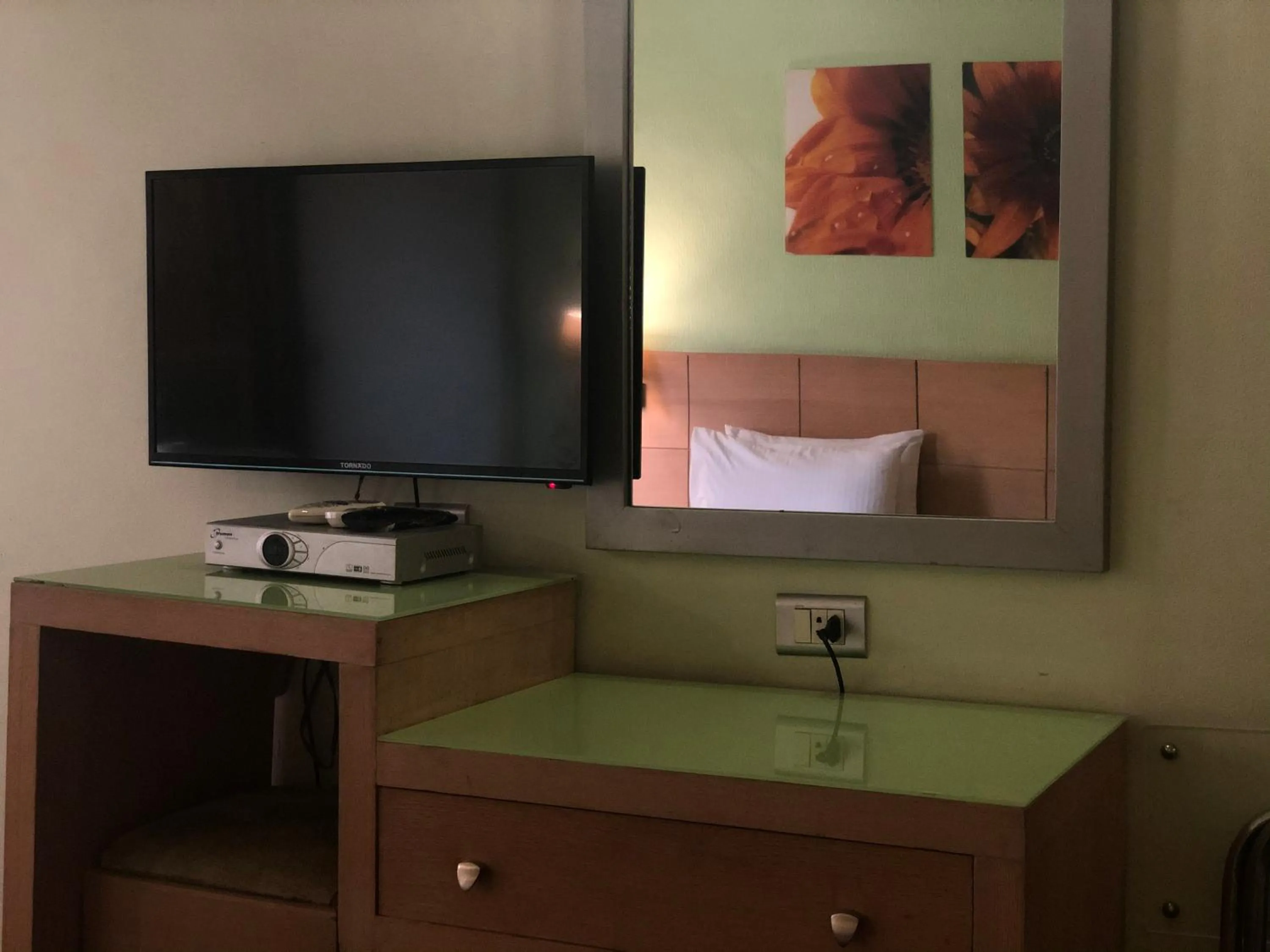 TV and multimedia in Santana Hotel Cairo