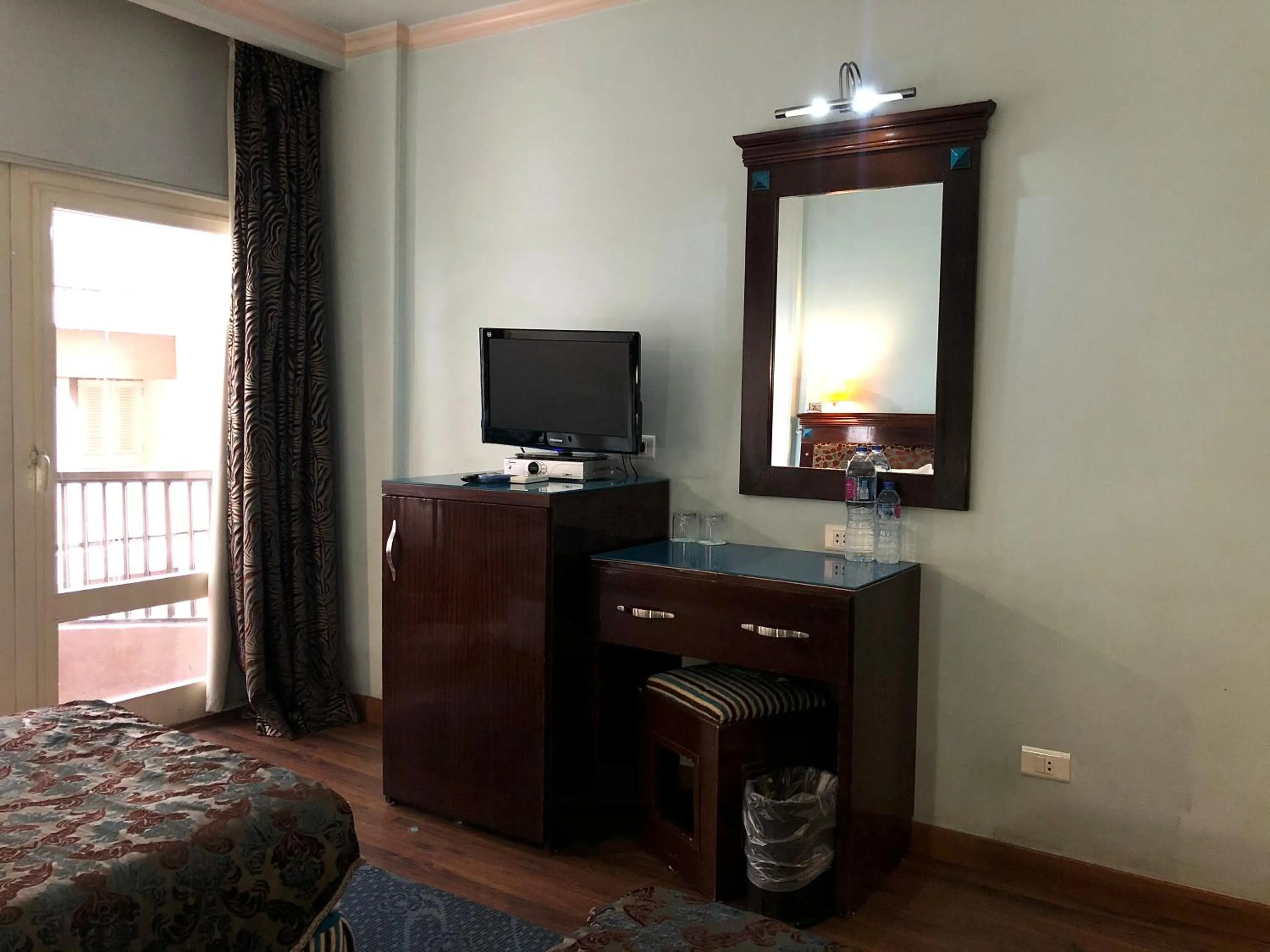 TV and multimedia, Bed in Santana Hotel Cairo