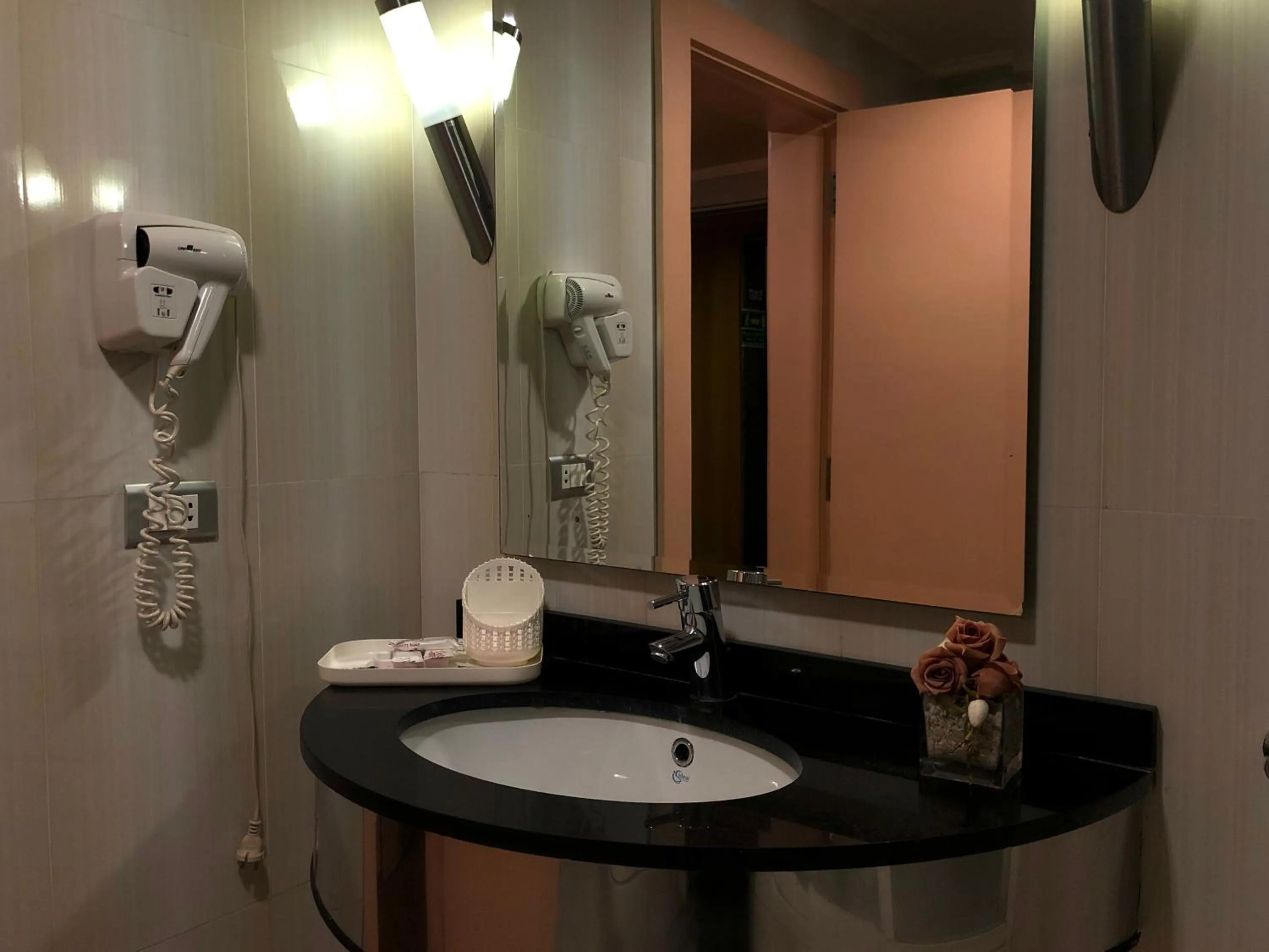 Bathroom in Santana Hotel Cairo