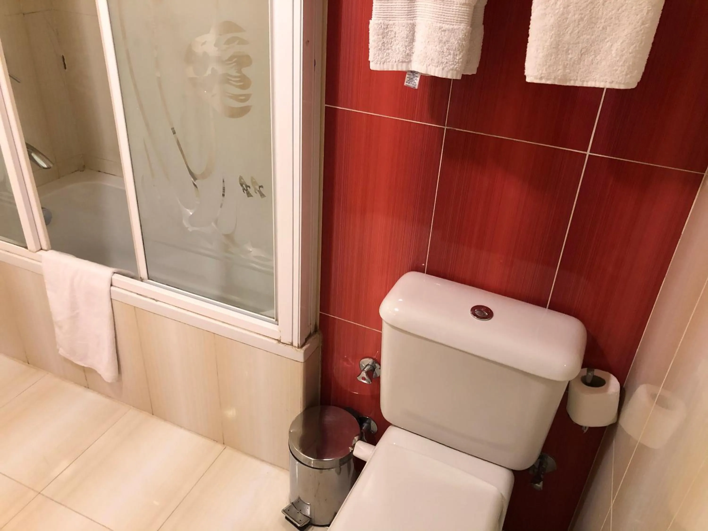 Bathroom in Santana Hotel Cairo