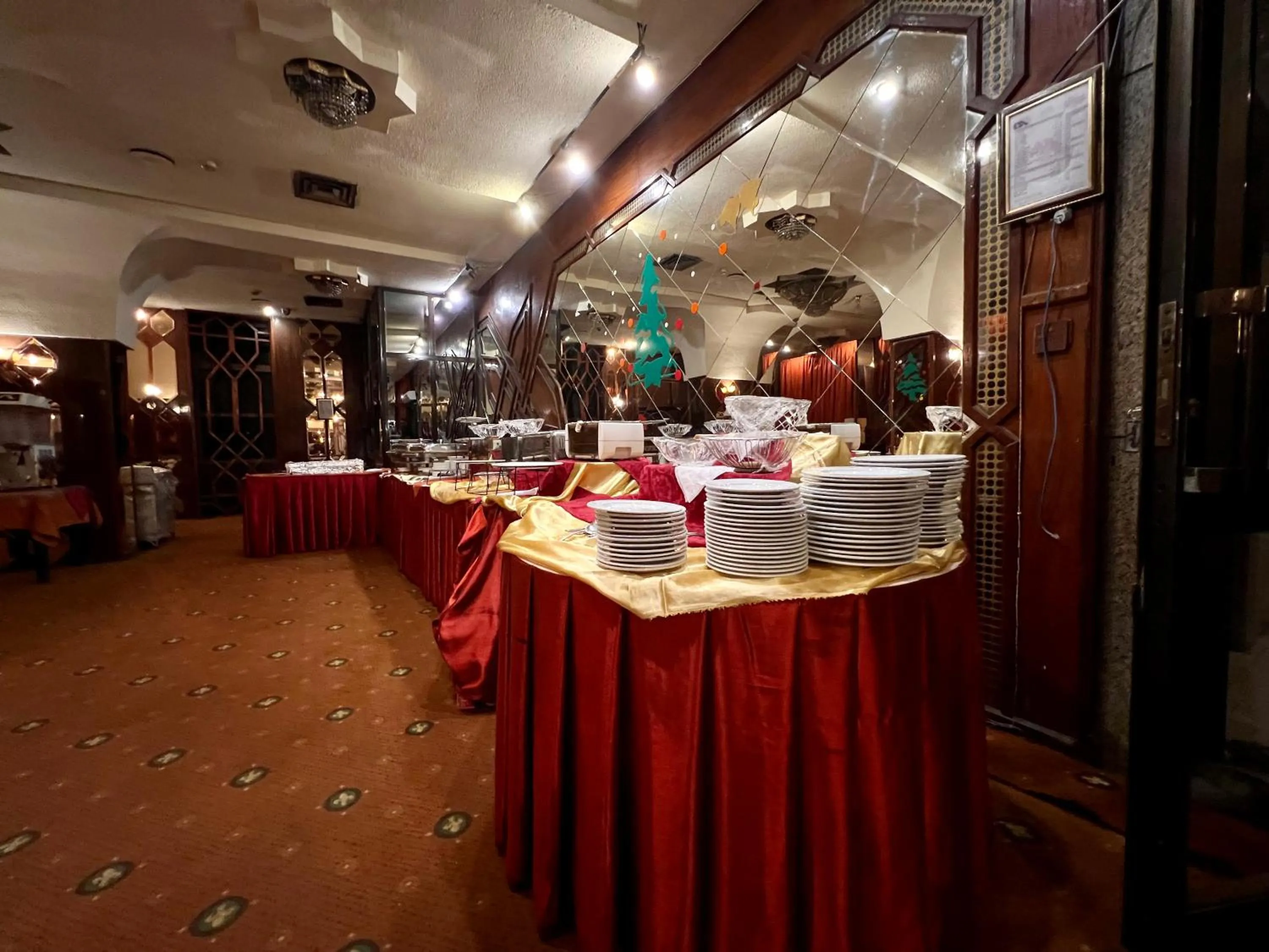 Restaurant/places to eat in Santana Hotel Cairo