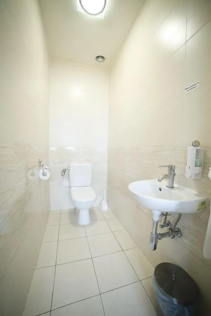 Toilet in Standard Delegacyjny Bed & Breakfast