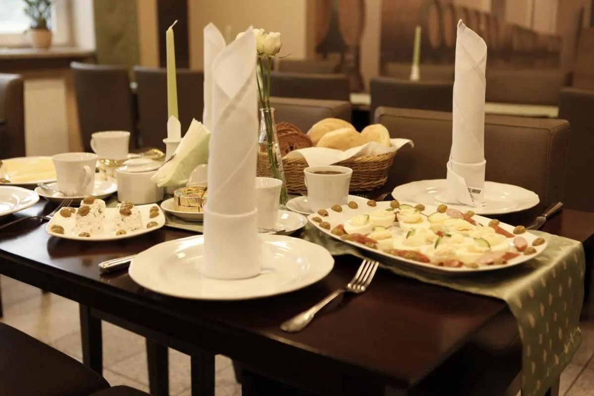 Restaurant/places to eat in Standard Delegacyjny Bed & Breakfast