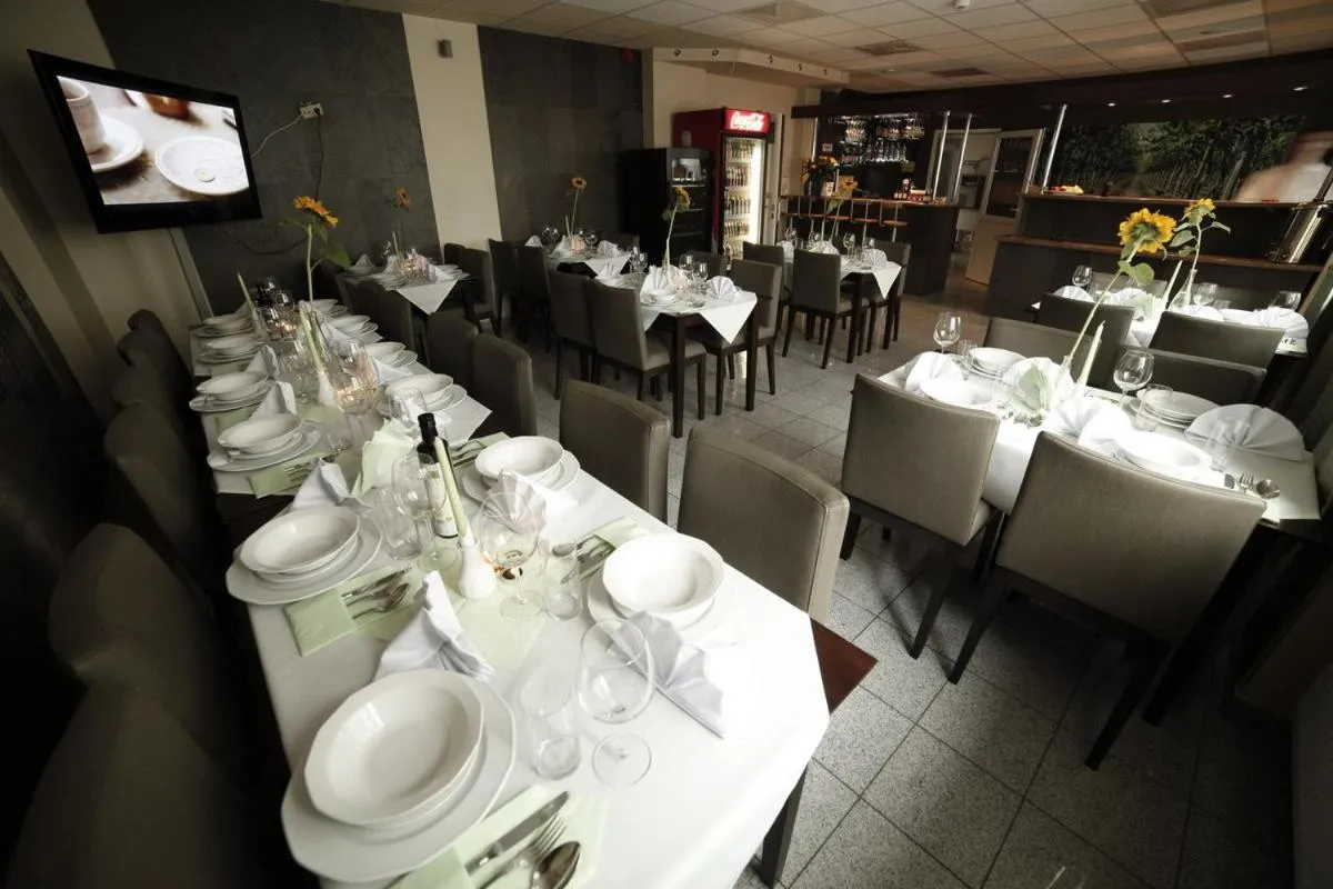 Restaurant/places to eat in Standard Delegacyjny Bed & Breakfast