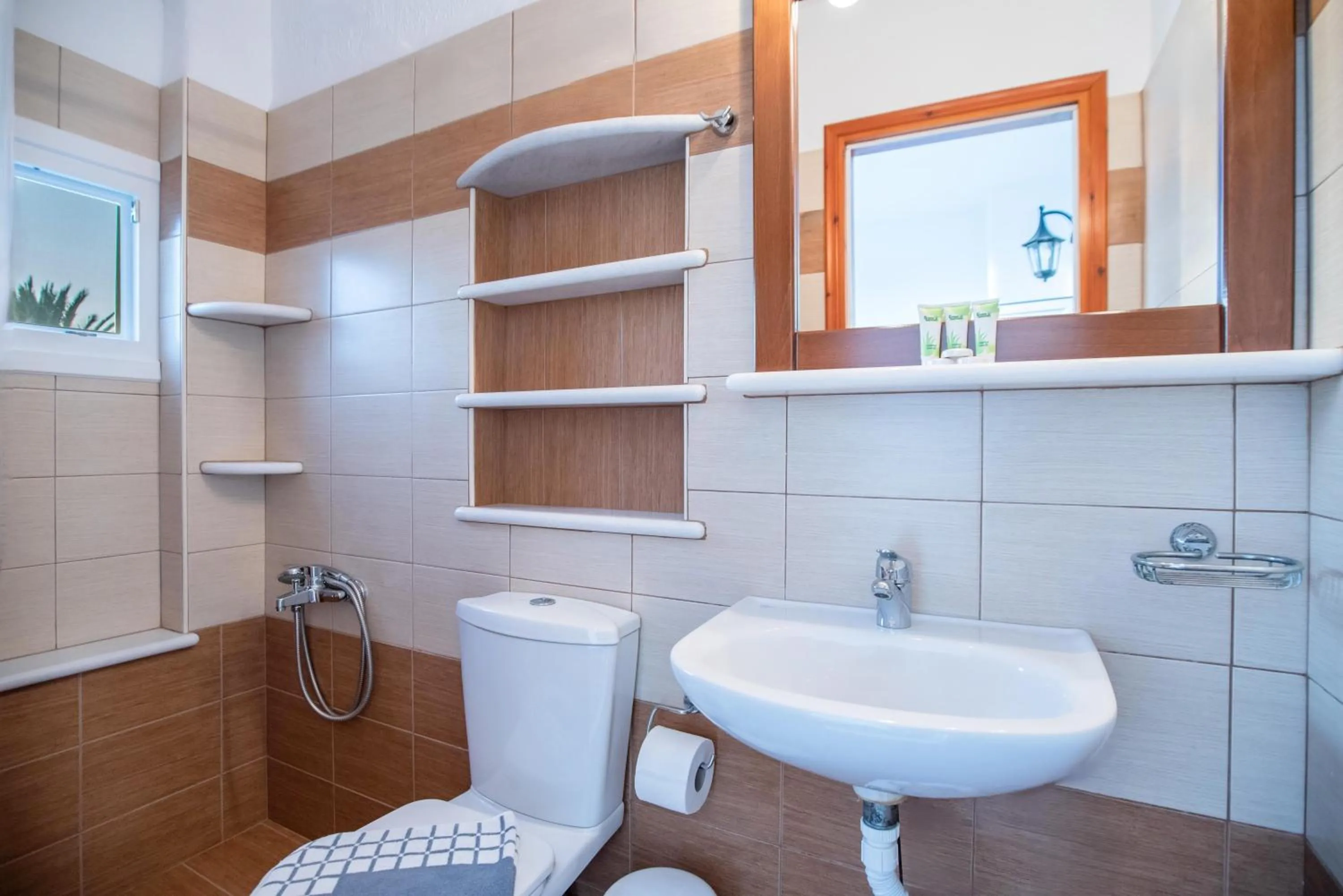 Shower in Kontaratos Studios & Apartments