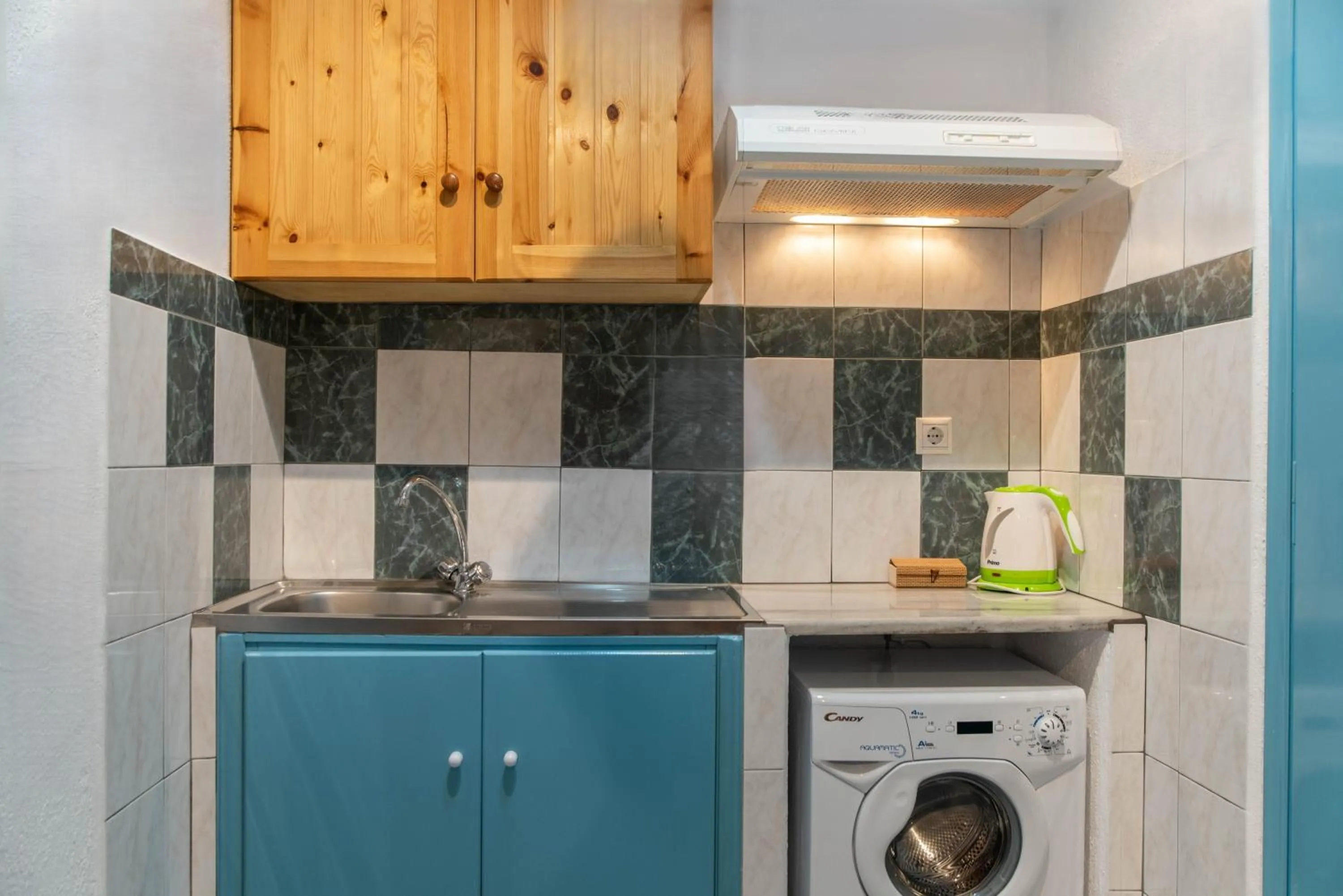 Coffee/tea facilities in Kontaratos Studios & Apartments