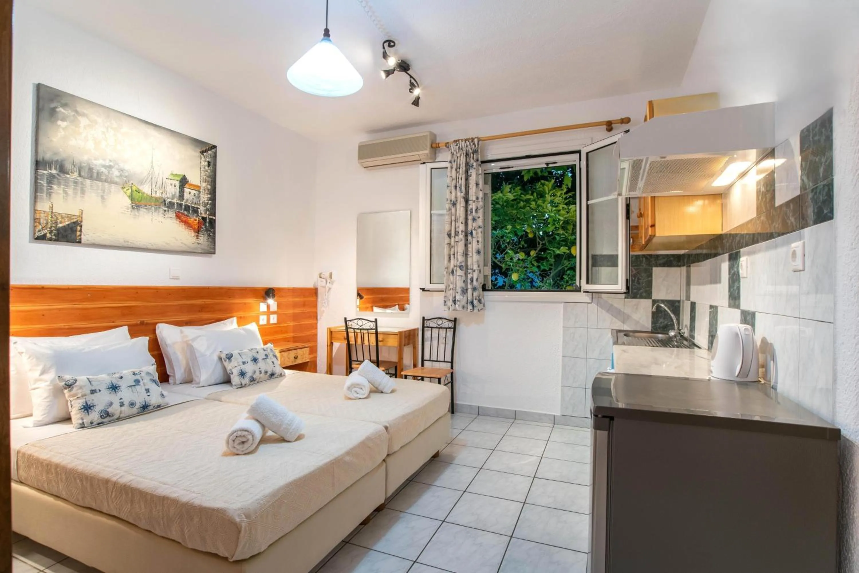 Coffee/tea facilities, Bed in Kontaratos Studios & Apartments