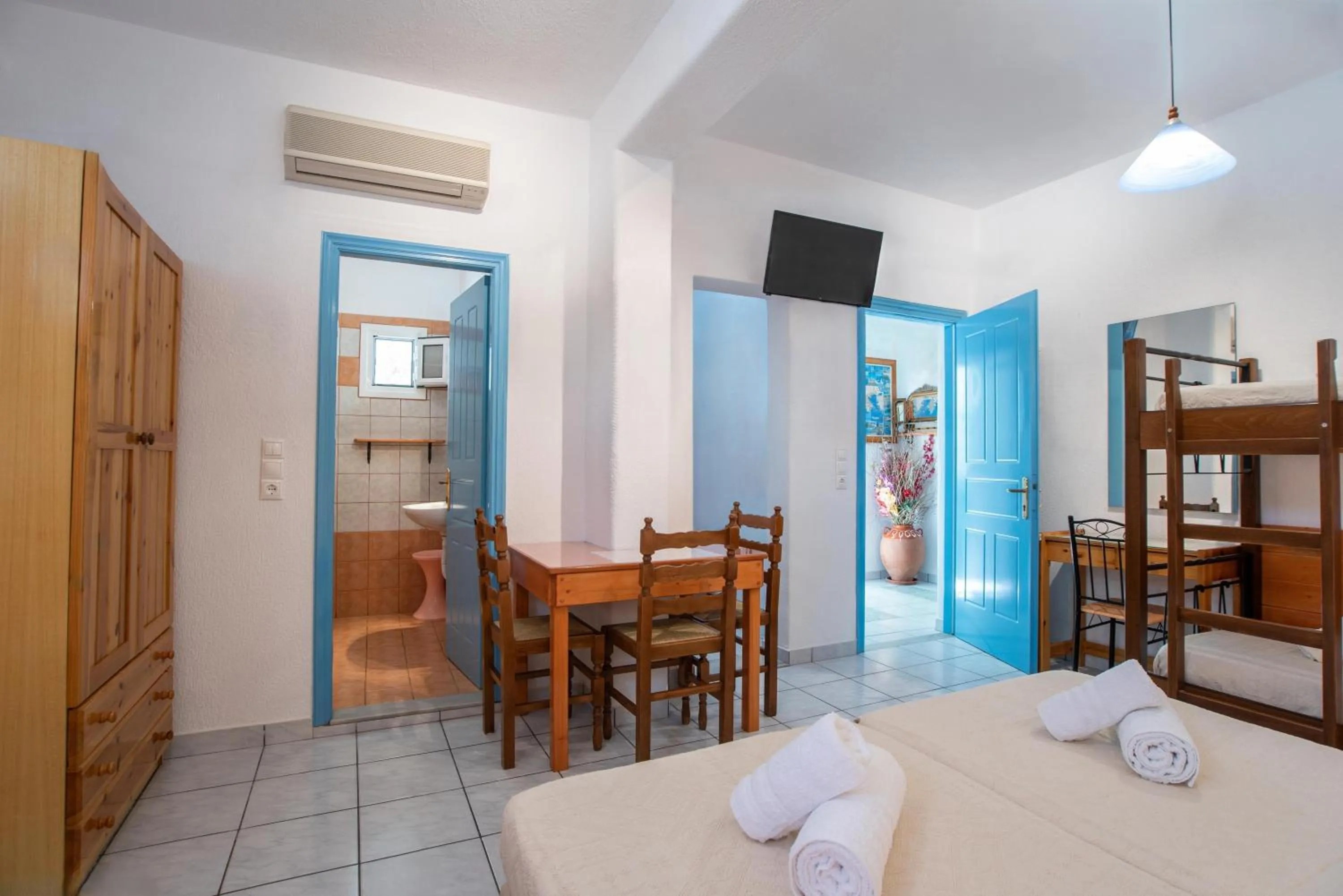 Coffee/tea facilities, Bed in Kontaratos Studios & Apartments