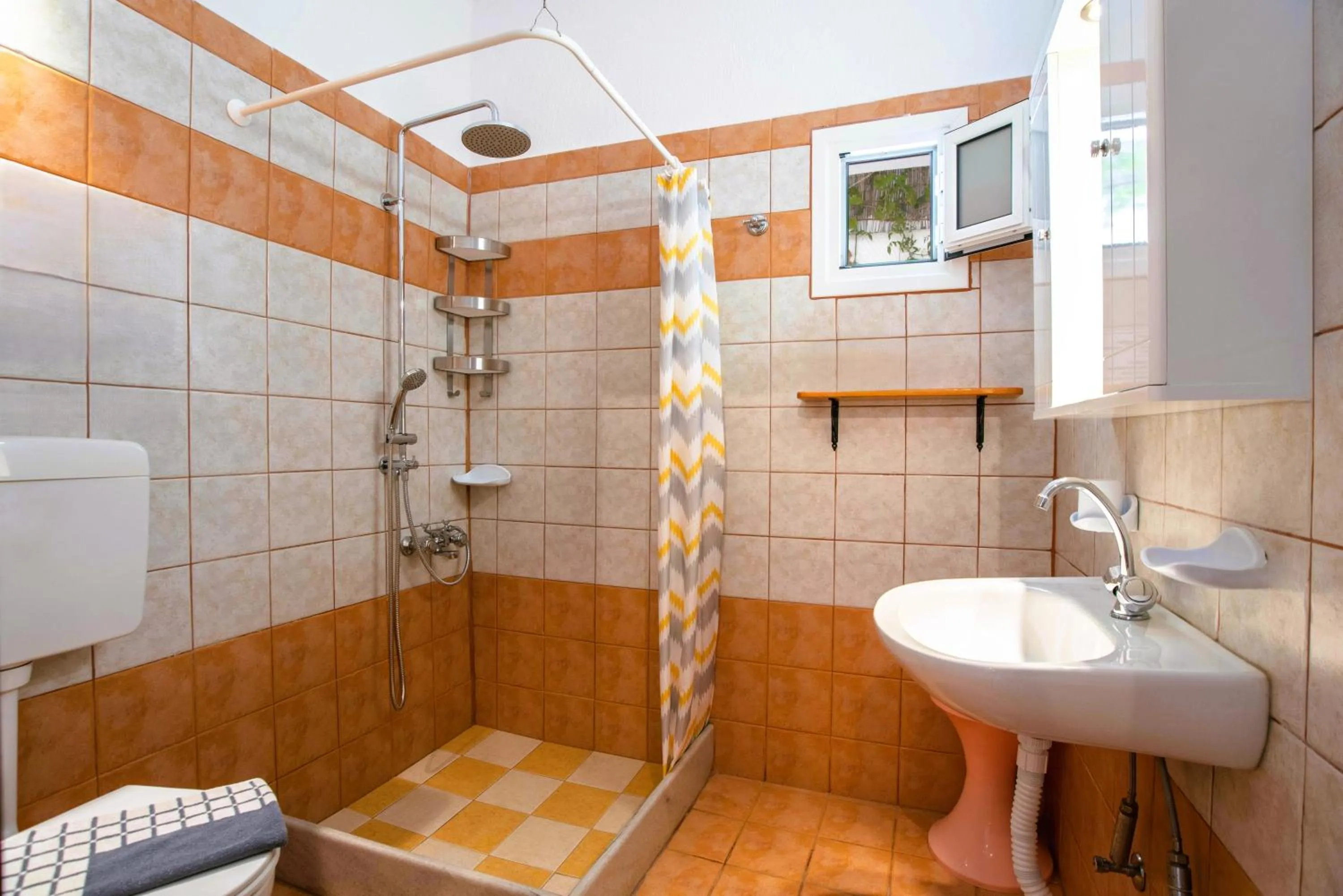 Shower in Kontaratos Studios & Apartments