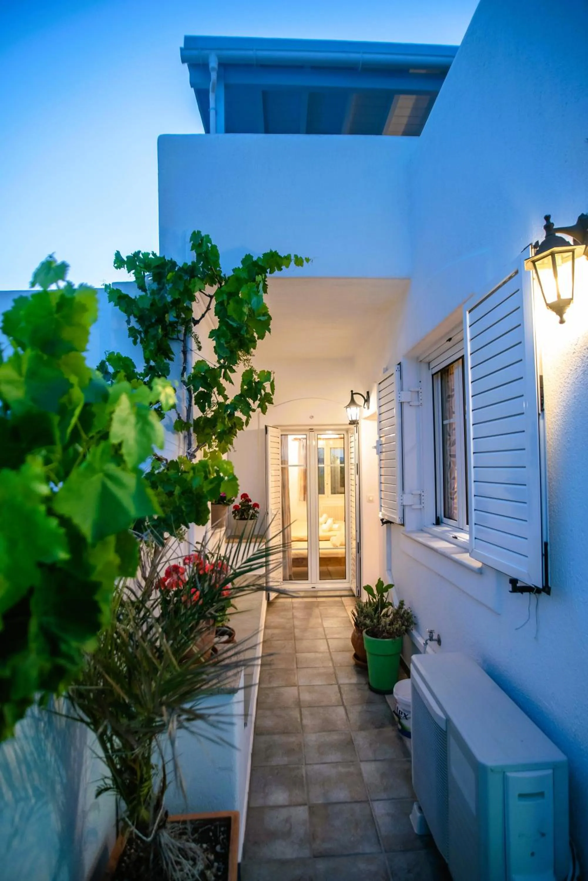 Facade/entrance in Kontaratos Studios & Apartments