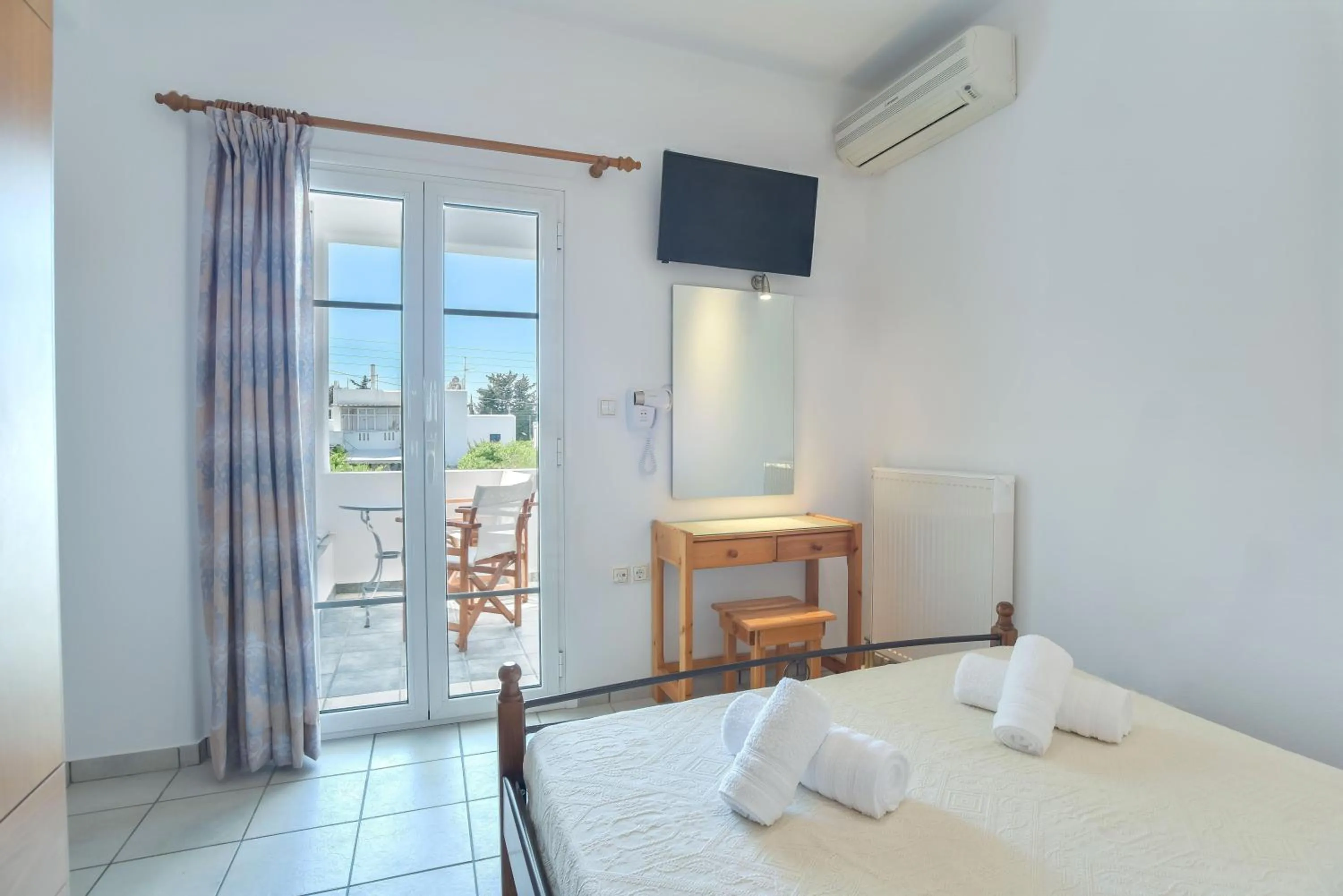 Balcony/Terrace, Bed in Kontaratos Studios & Apartments