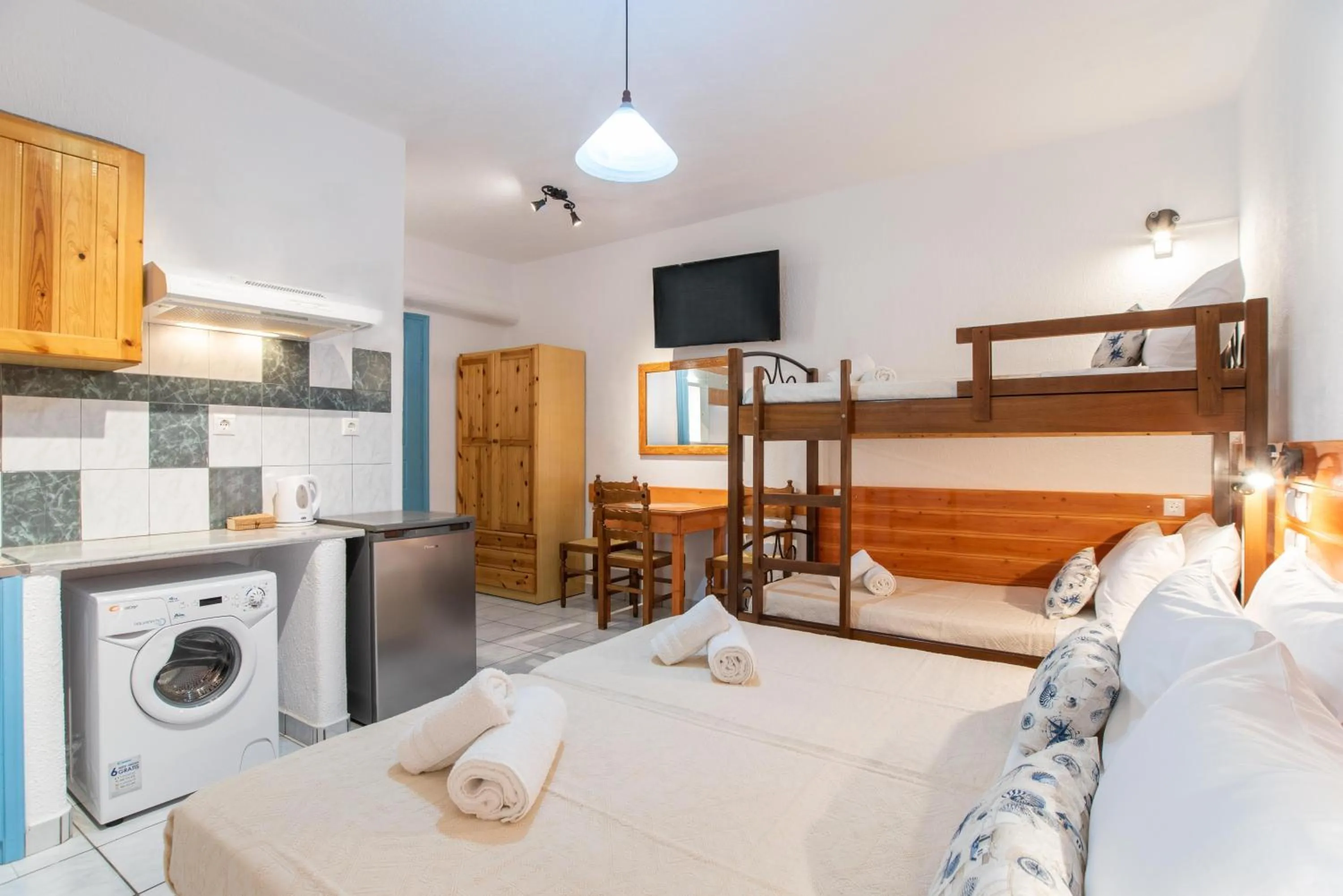 Coffee/tea facilities, Bed in Kontaratos Studios & Apartments