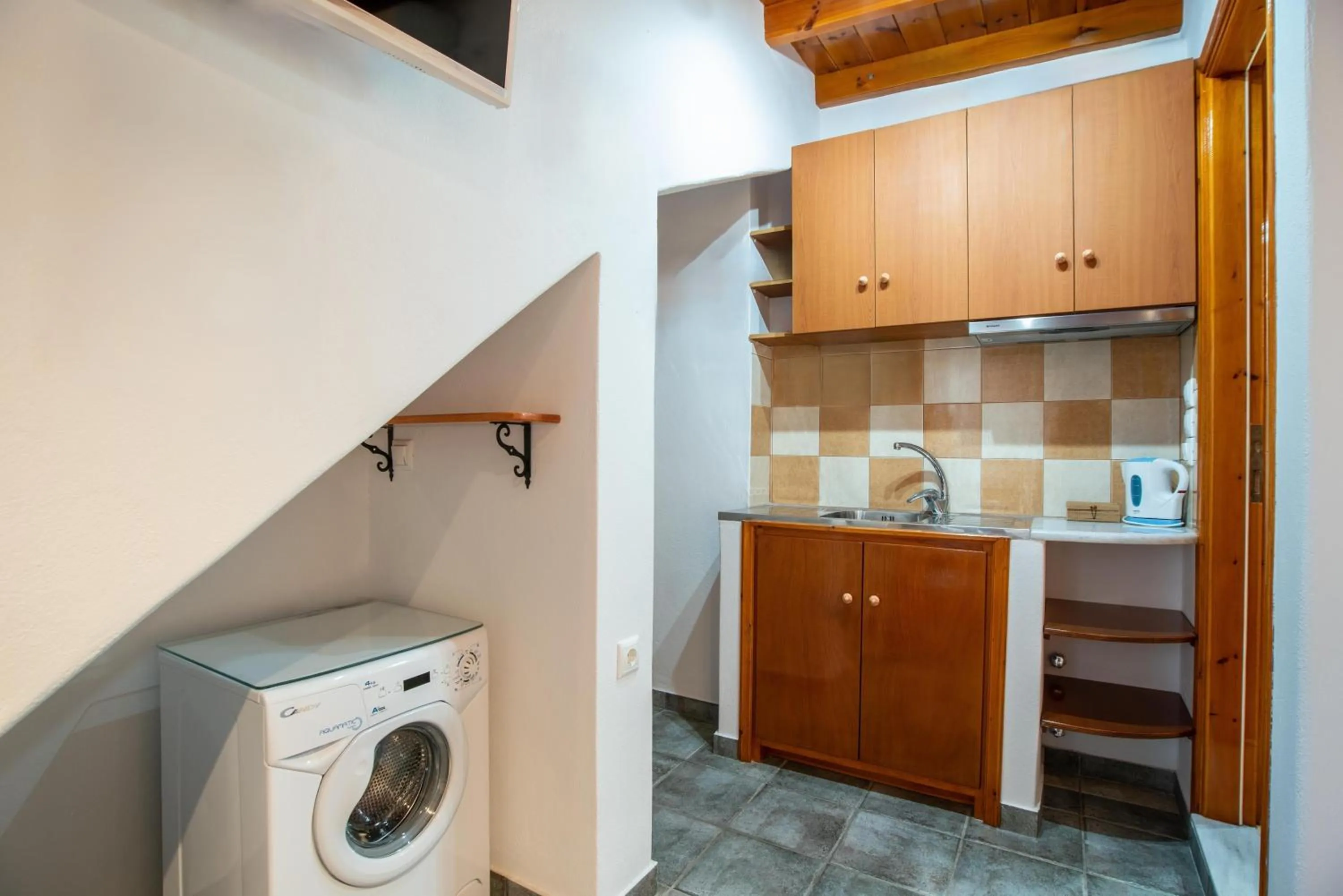 Coffee/tea facilities in Kontaratos Studios & Apartments