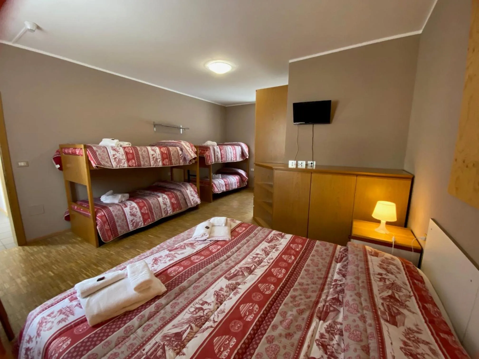 Photo of the whole room, Bed in Soggiorno Dolomiti