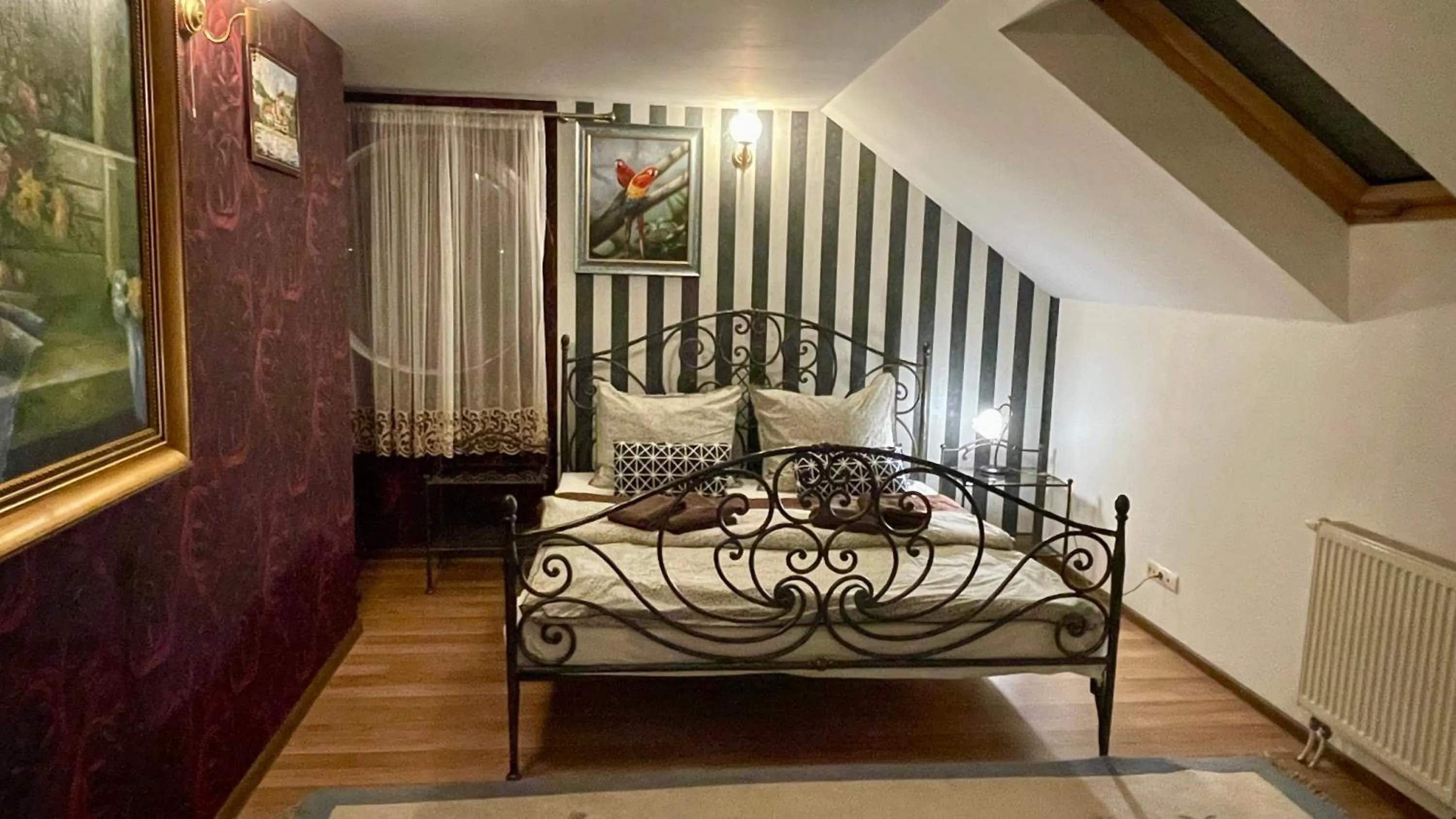 Bed in Pałac SŁONOWICE