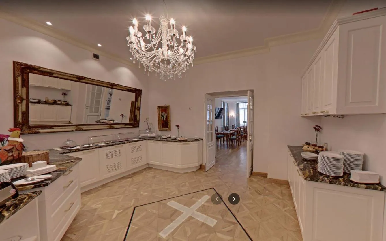 Buffet breakfast, Bathroom in Hotel "Friedrich-Franz-Palais"
