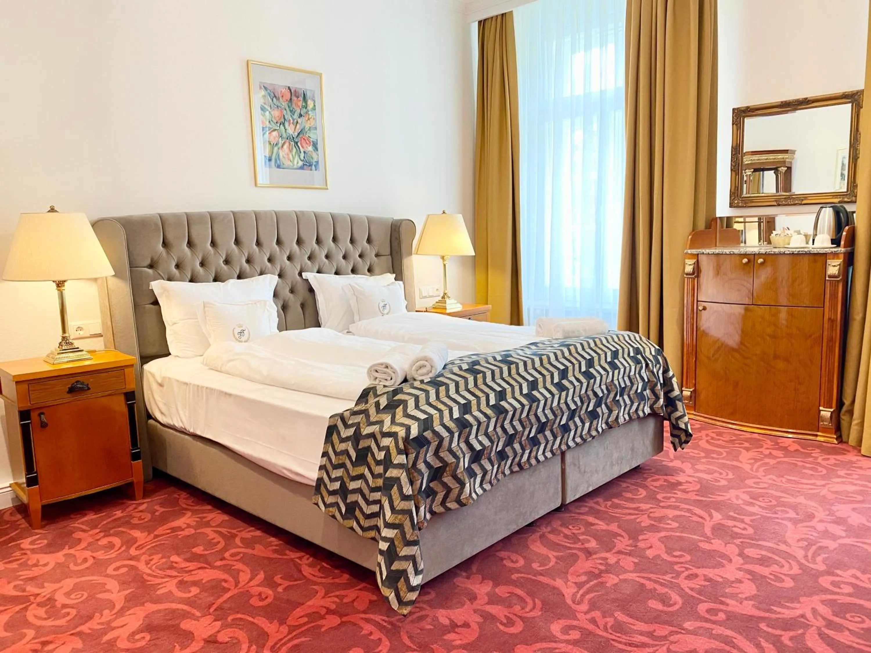 Photo of the whole room, Bed in Hotel "Friedrich-Franz-Palais"