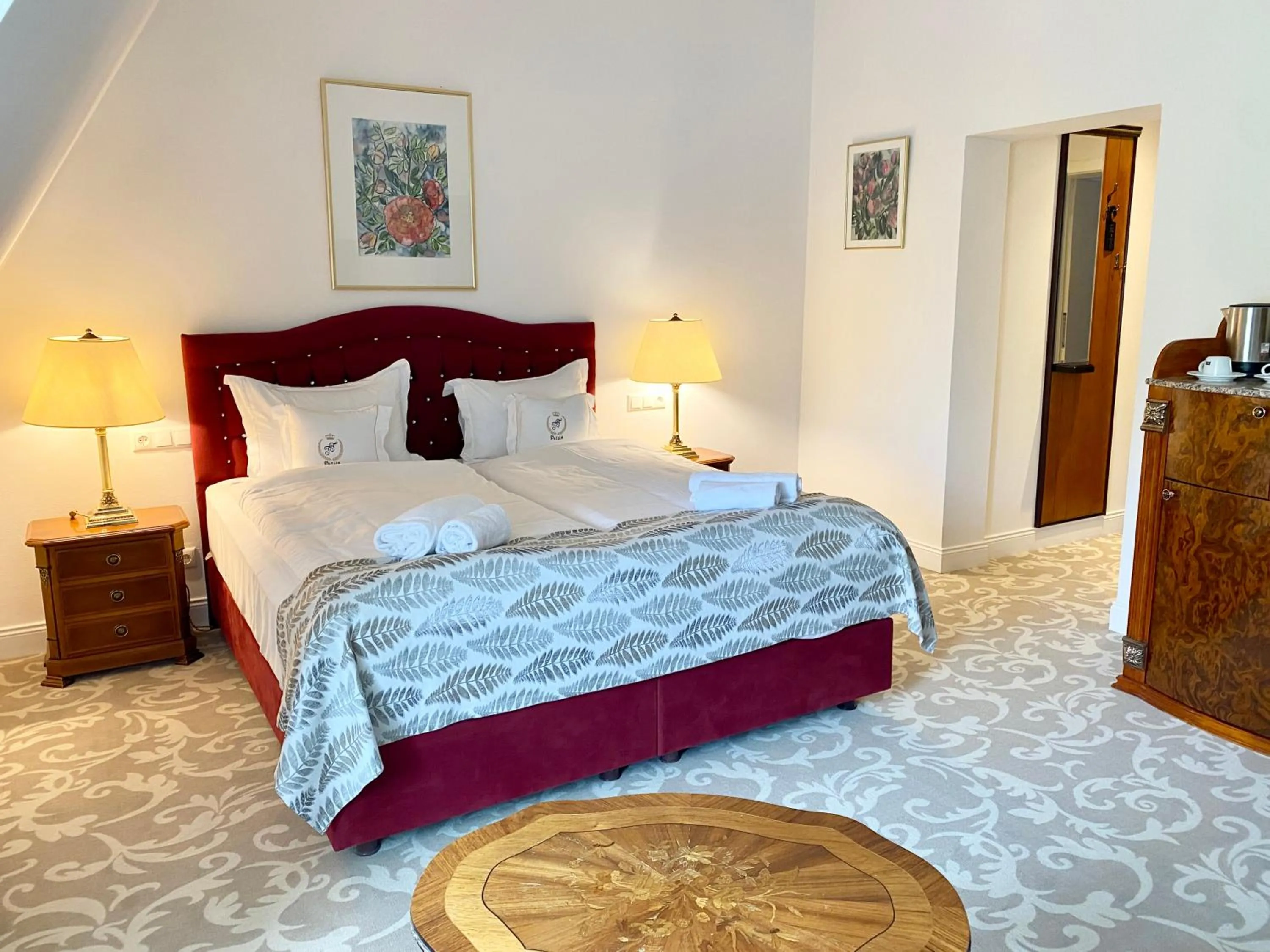 Photo of the whole room, Bed in Hotel "Friedrich-Franz-Palais"