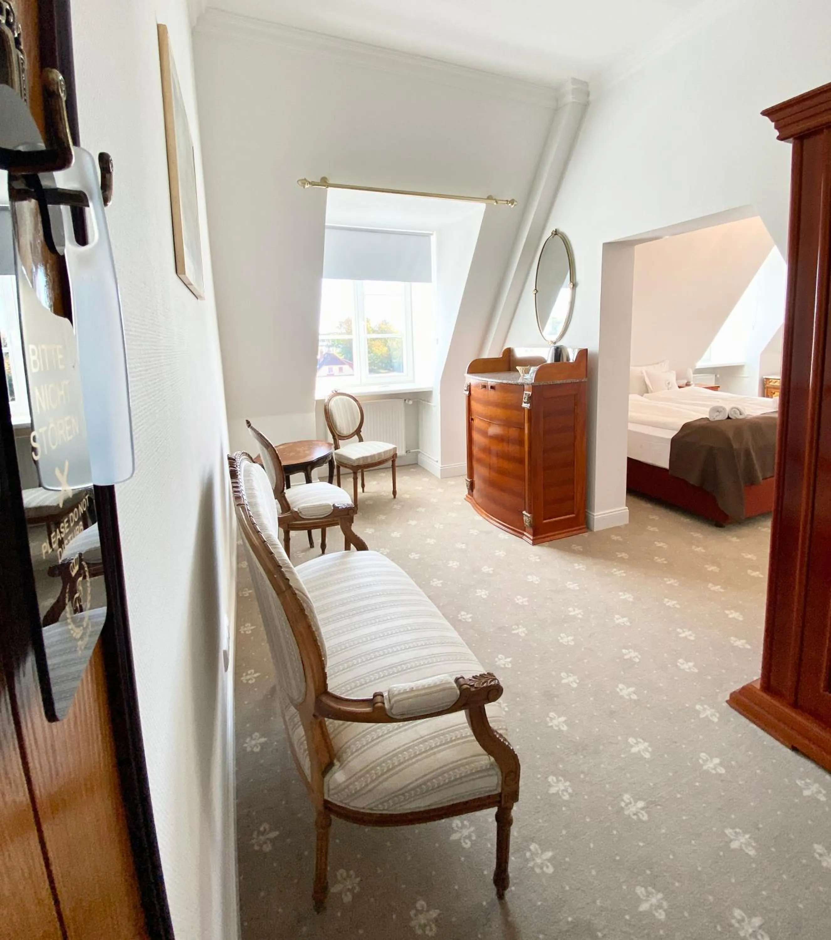 Photo of the whole room, Bed in Hotel "Friedrich-Franz-Palais"