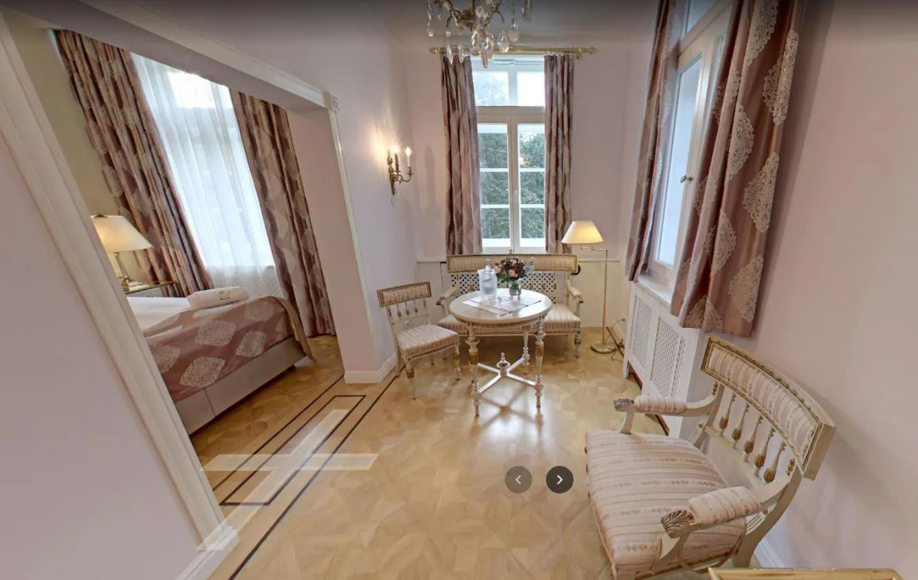 Seating area, Bed in Hotel "Friedrich-Franz-Palais"