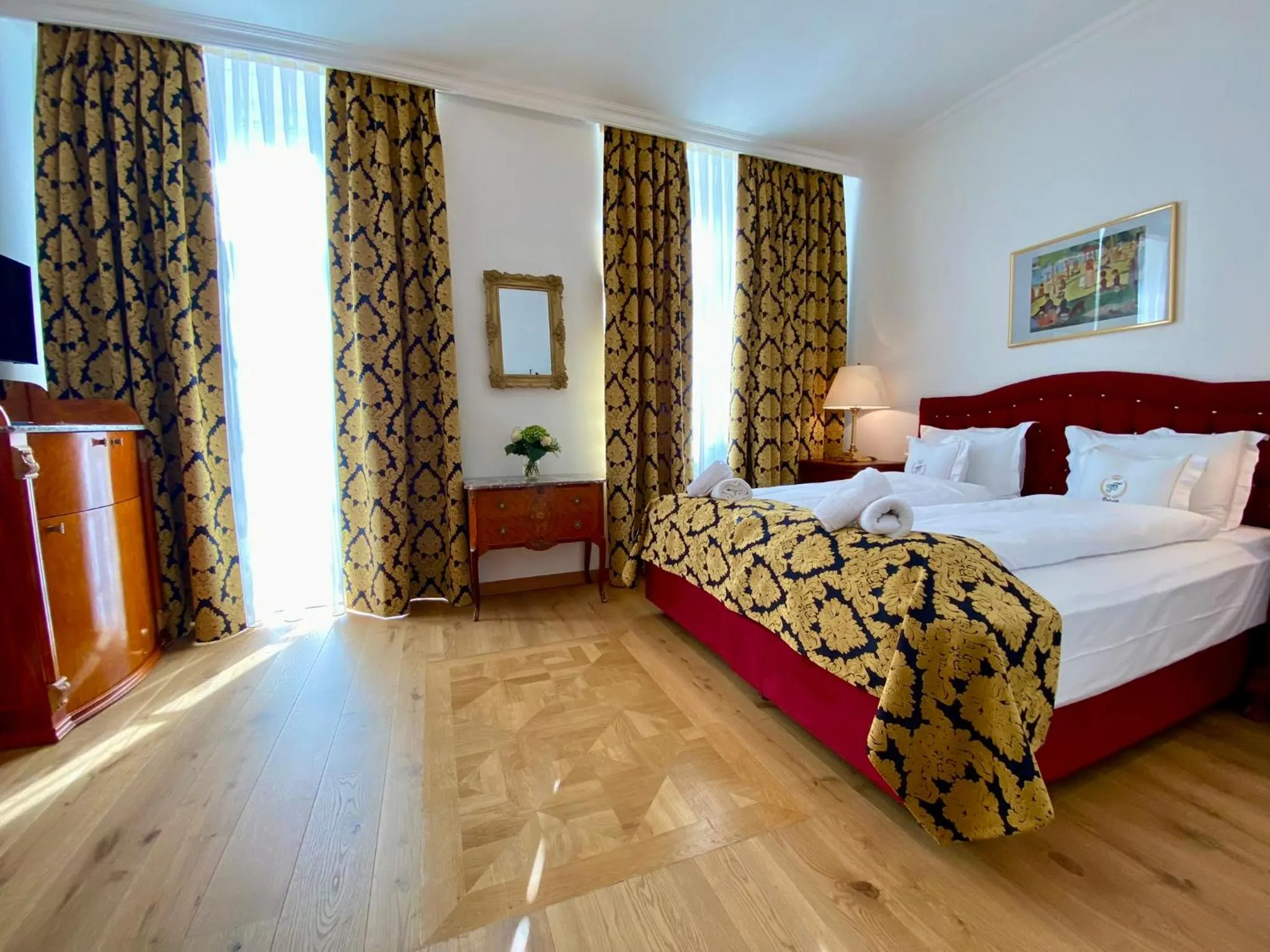 Photo of the whole room, Bed in Hotel "Friedrich-Franz-Palais"