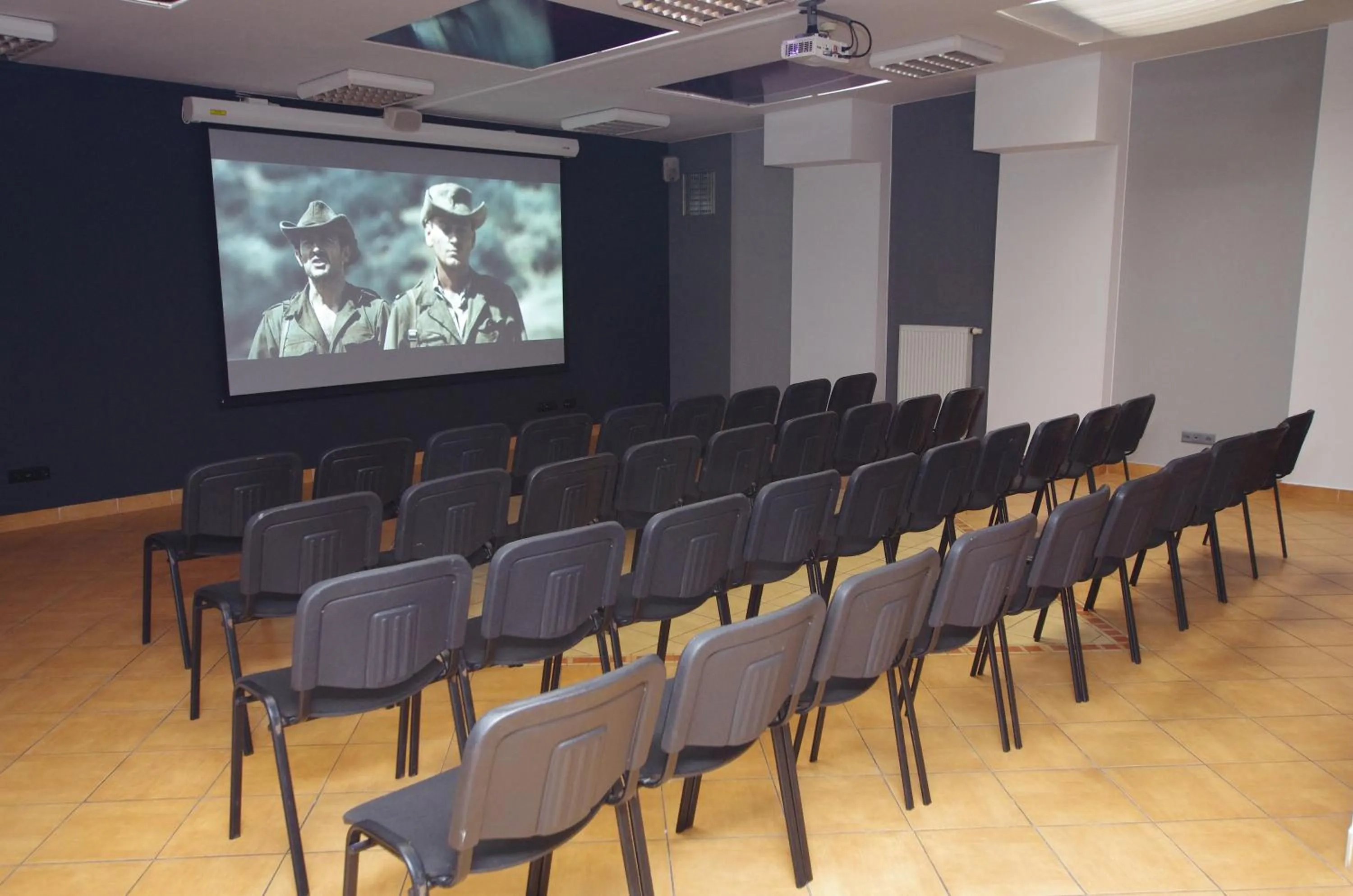 Communal lounge/ TV room in Hotel Gordon