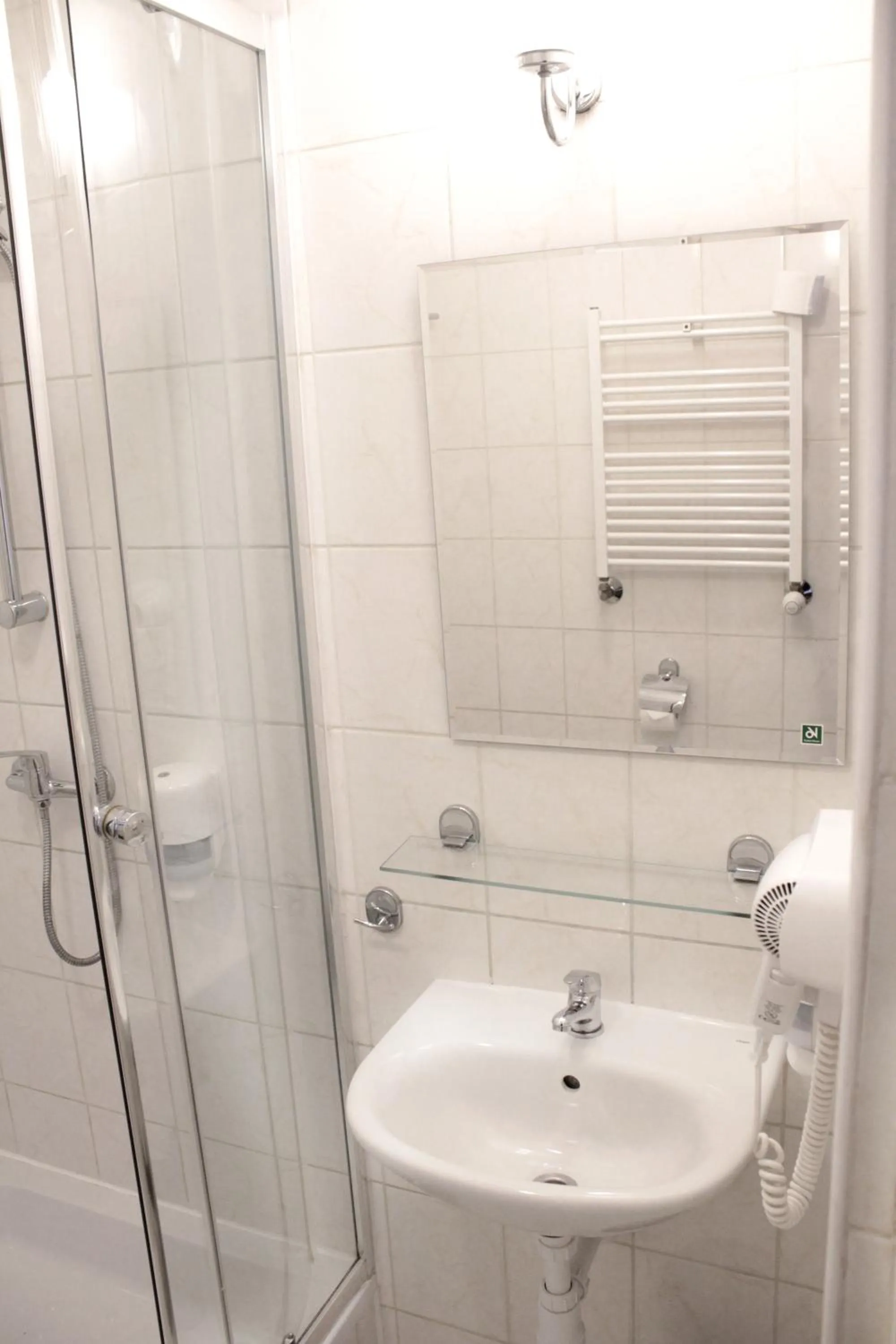 Shower in Hotel Gordon