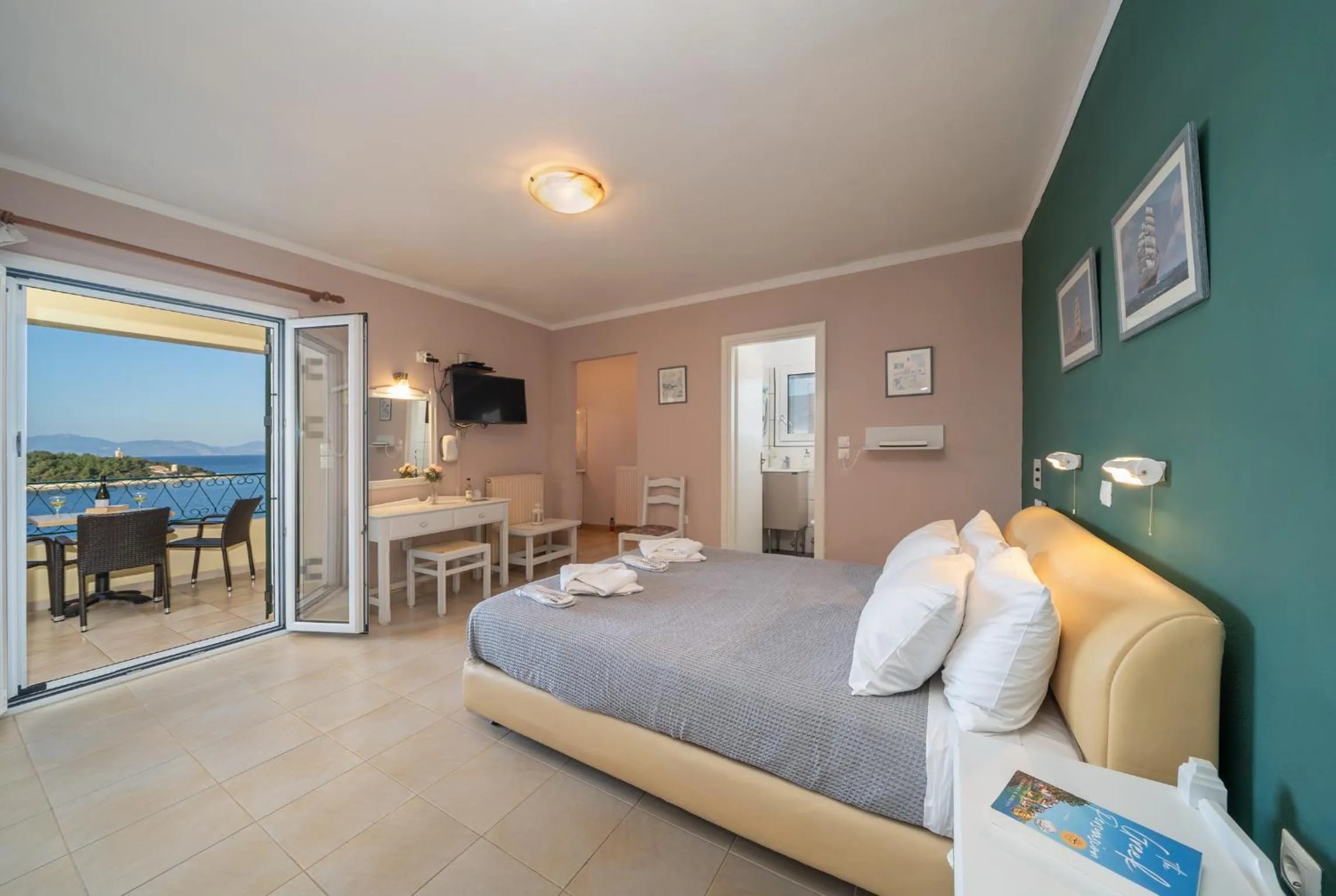 TV and multimedia, Bed in Stella Hotel Apartments