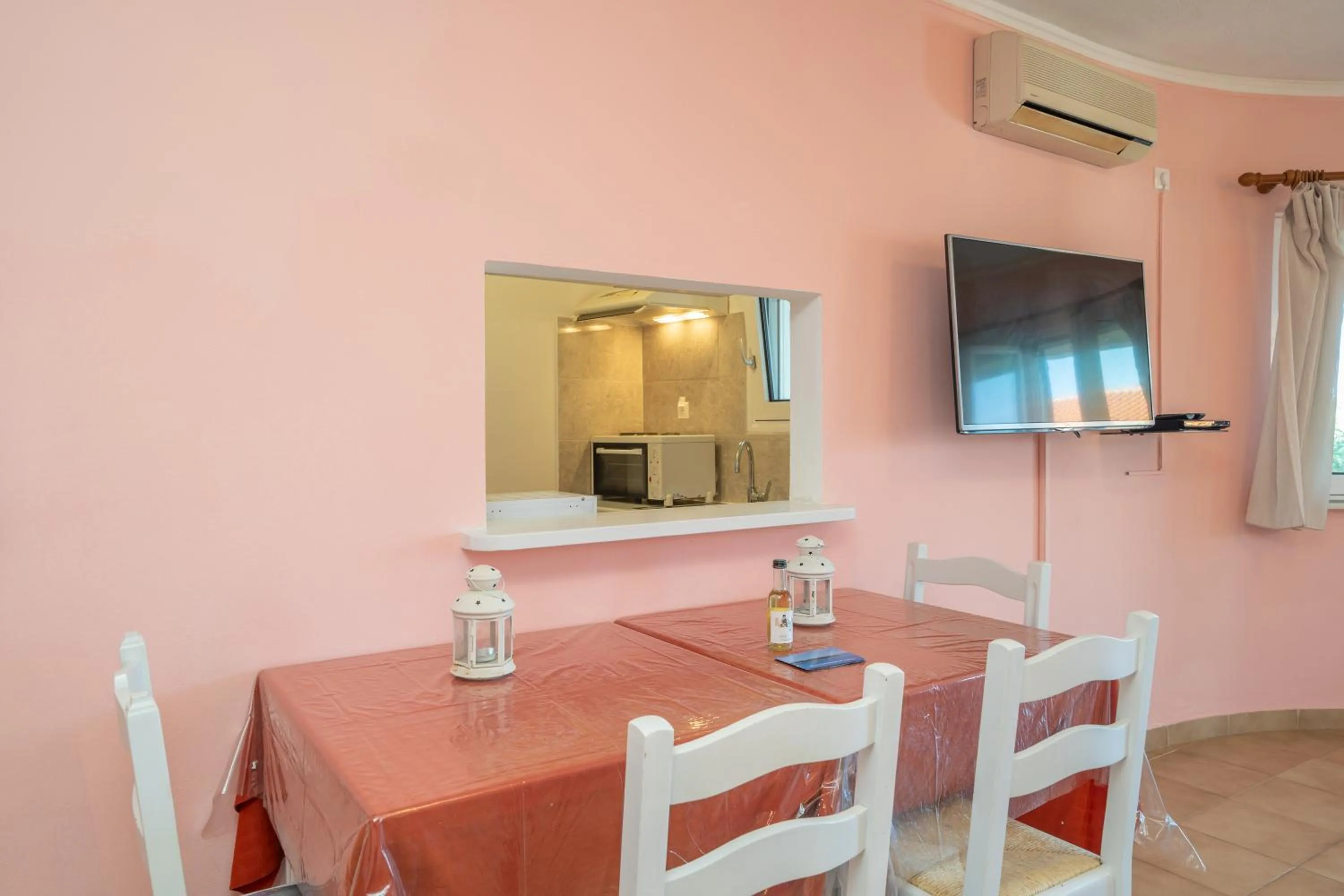 TV and multimedia in Stella Hotel Apartments