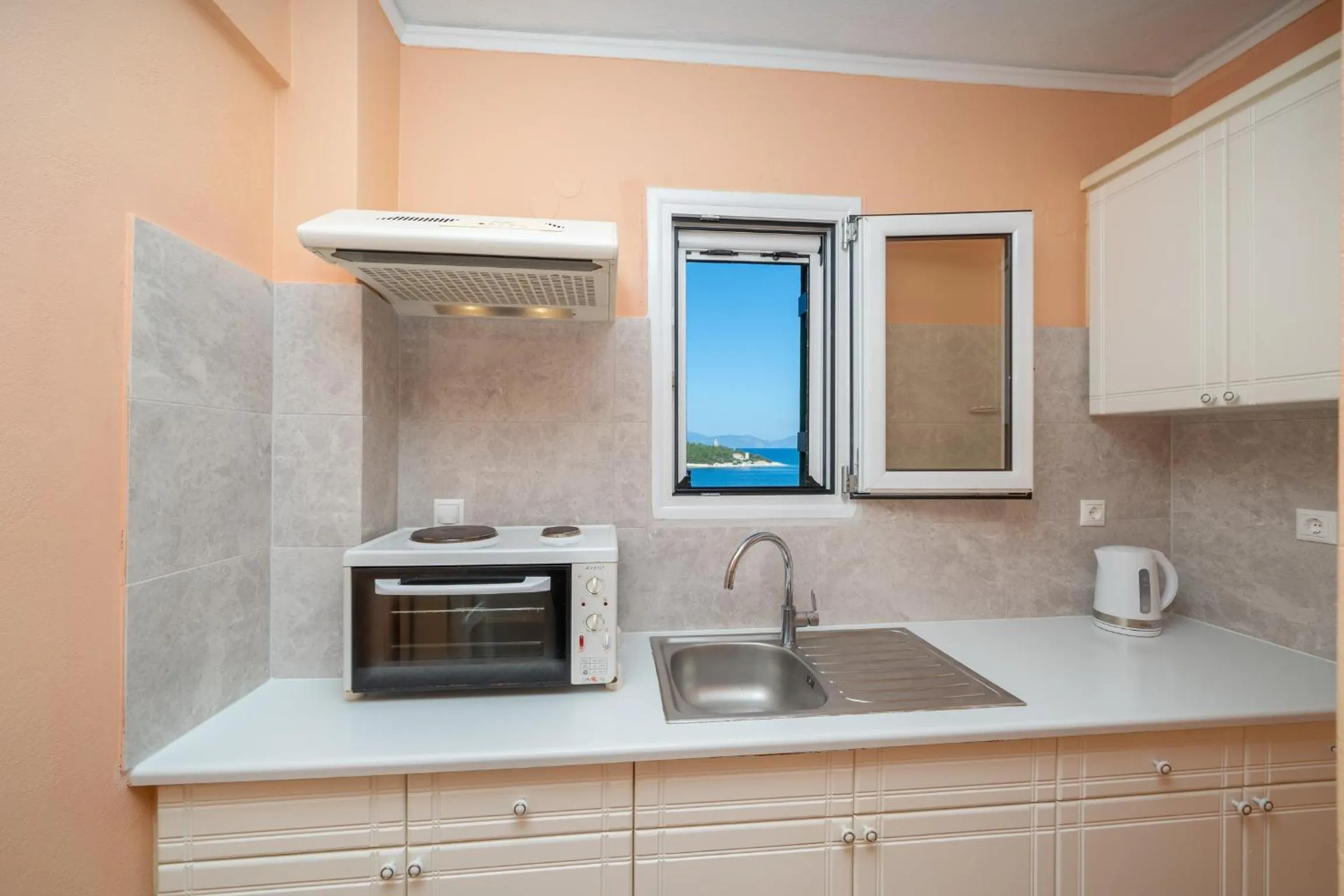 oven in Stella Hotel Apartments