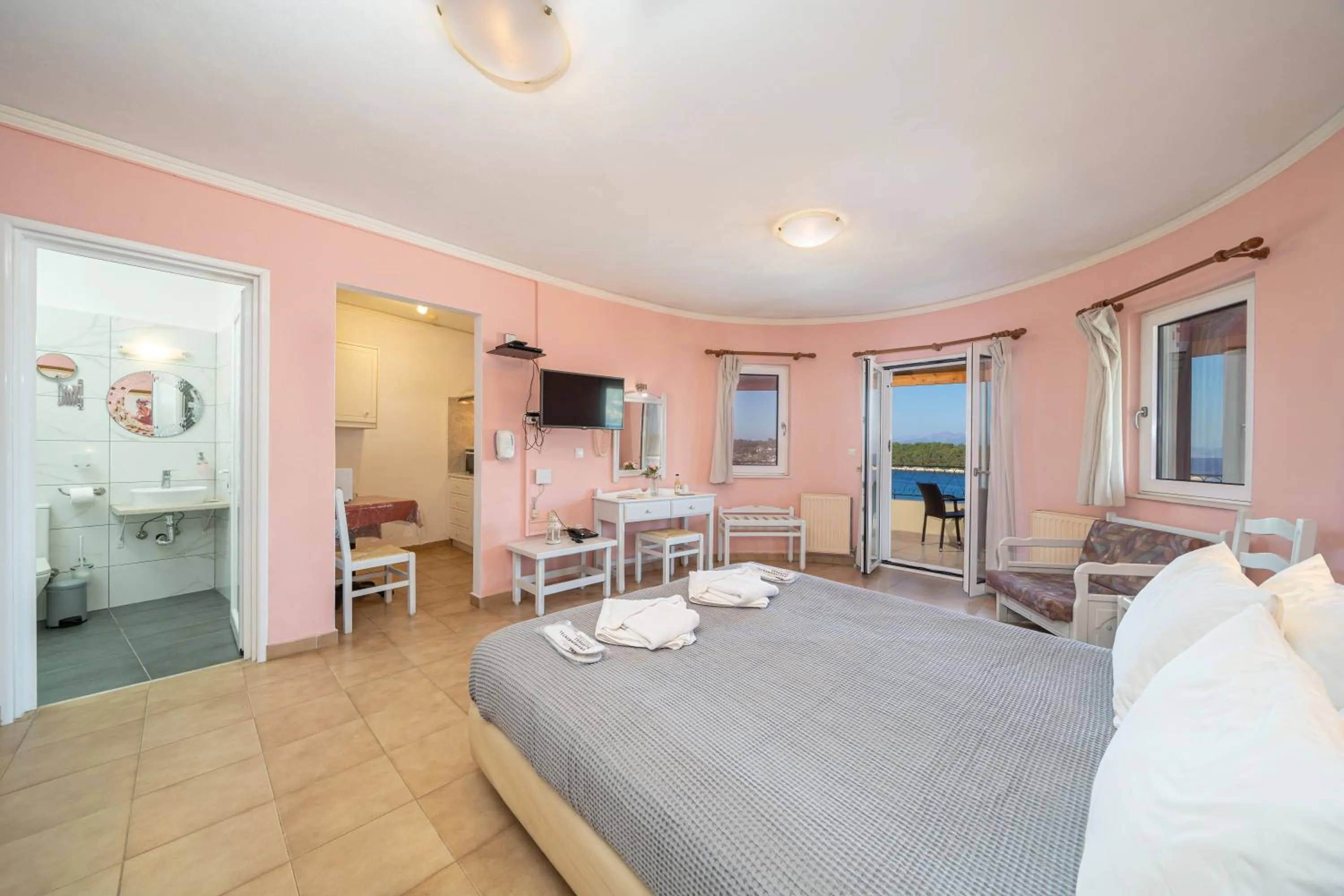 TV and multimedia, Bed in Stella Hotel Apartments