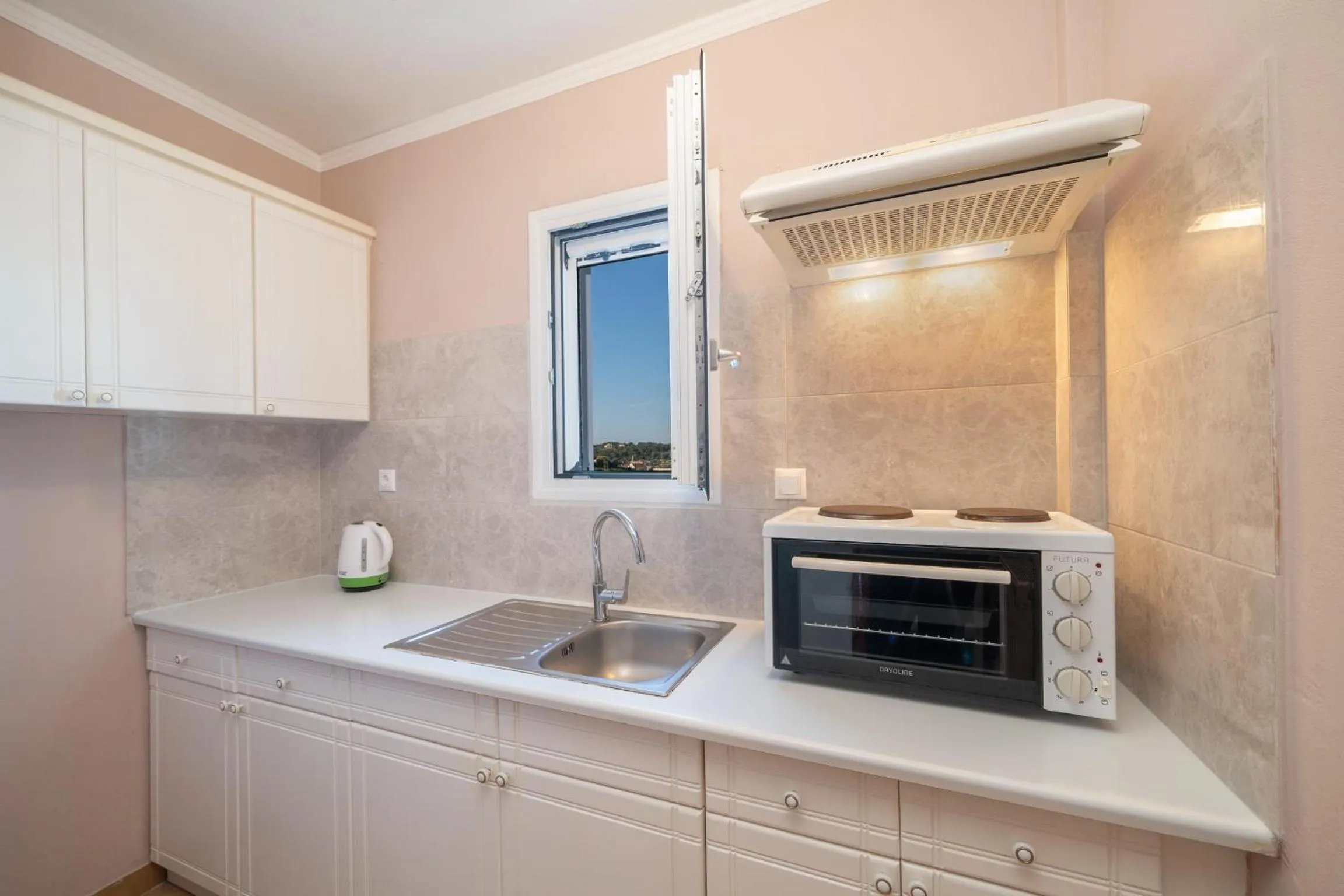 oven in Stella Hotel Apartments