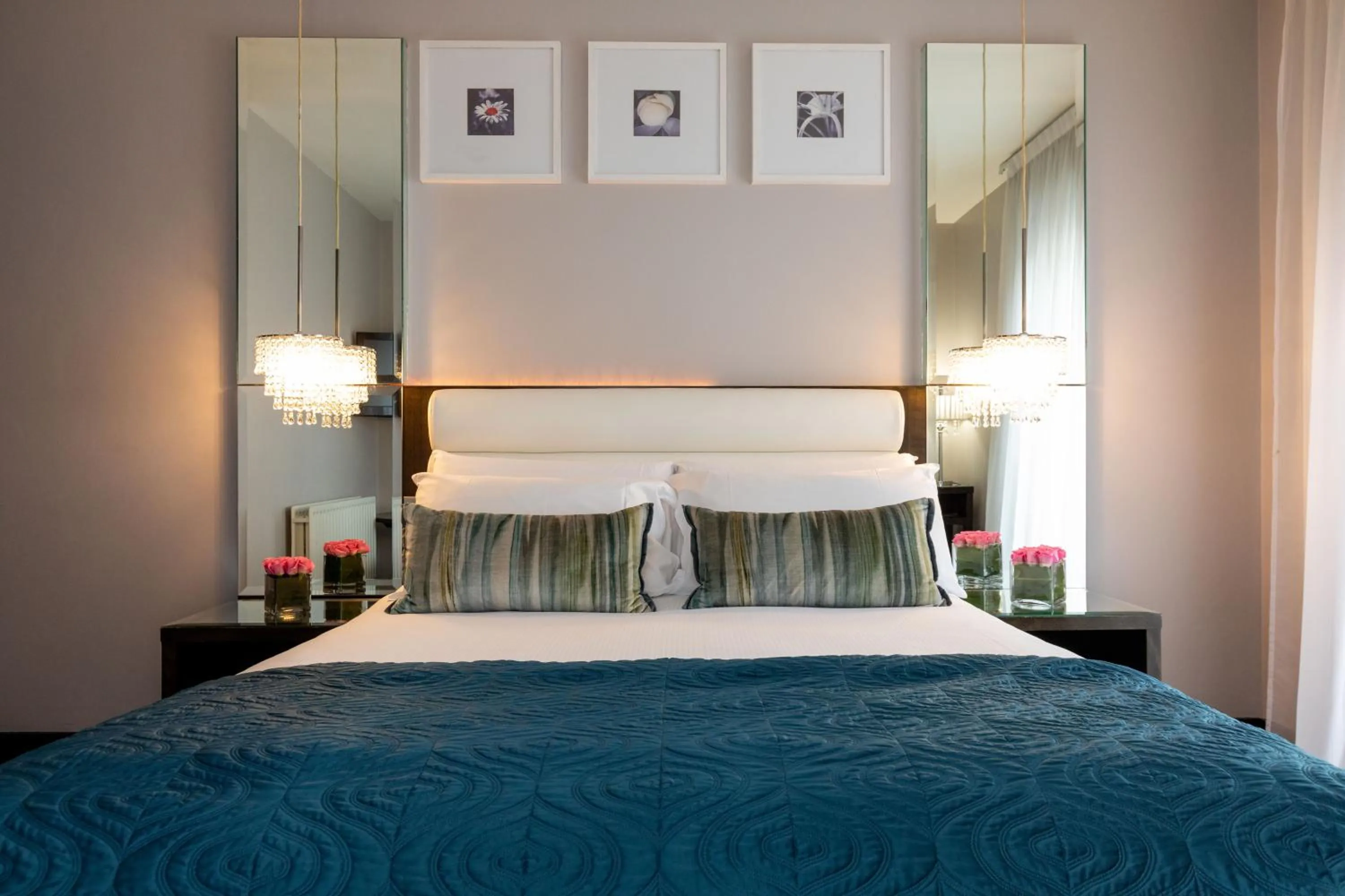 Bed in Zuni Restaurant & Boutique Hotel