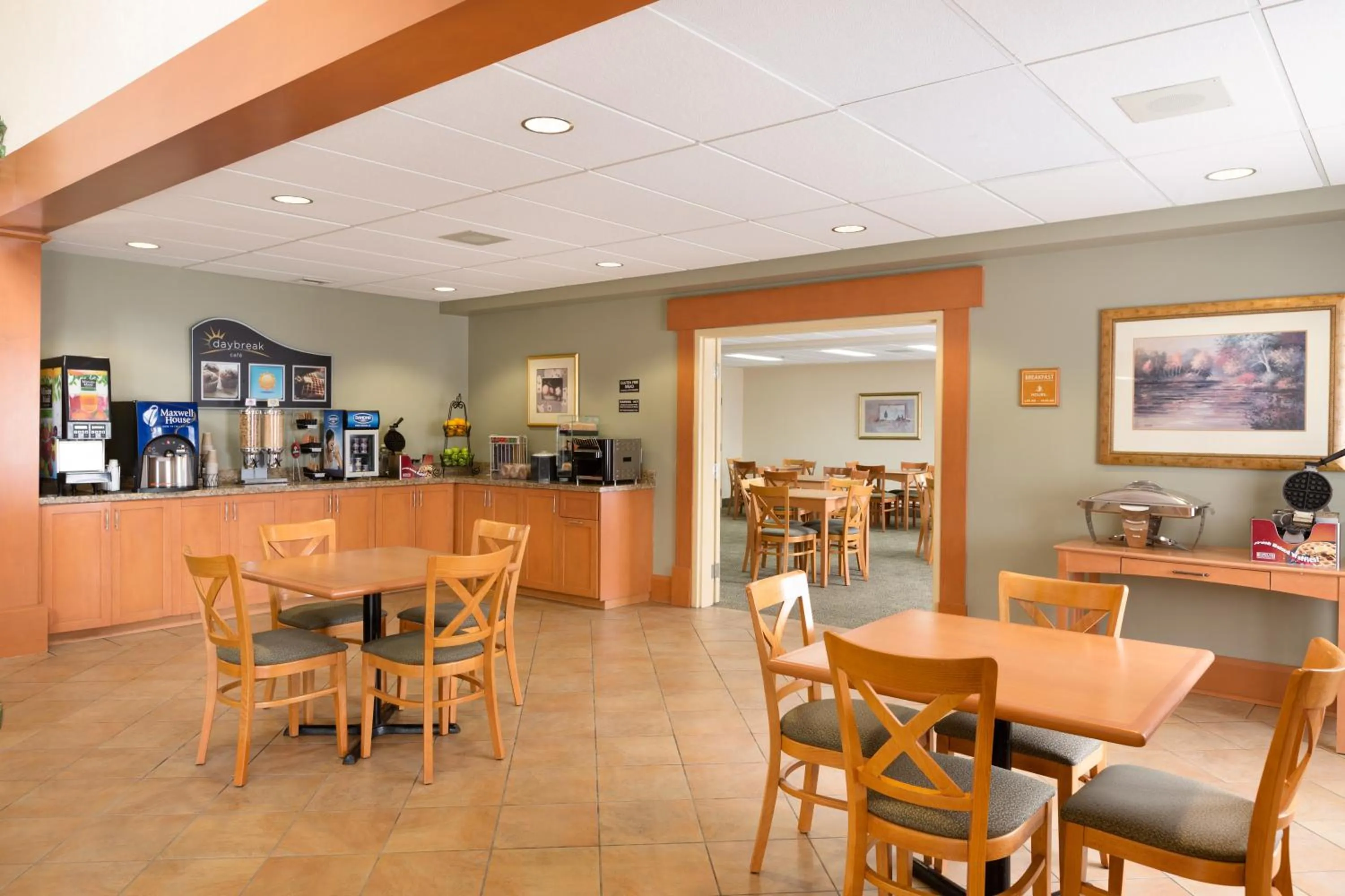 Restaurant/places to eat in Days Inn by Wyndham Orillia