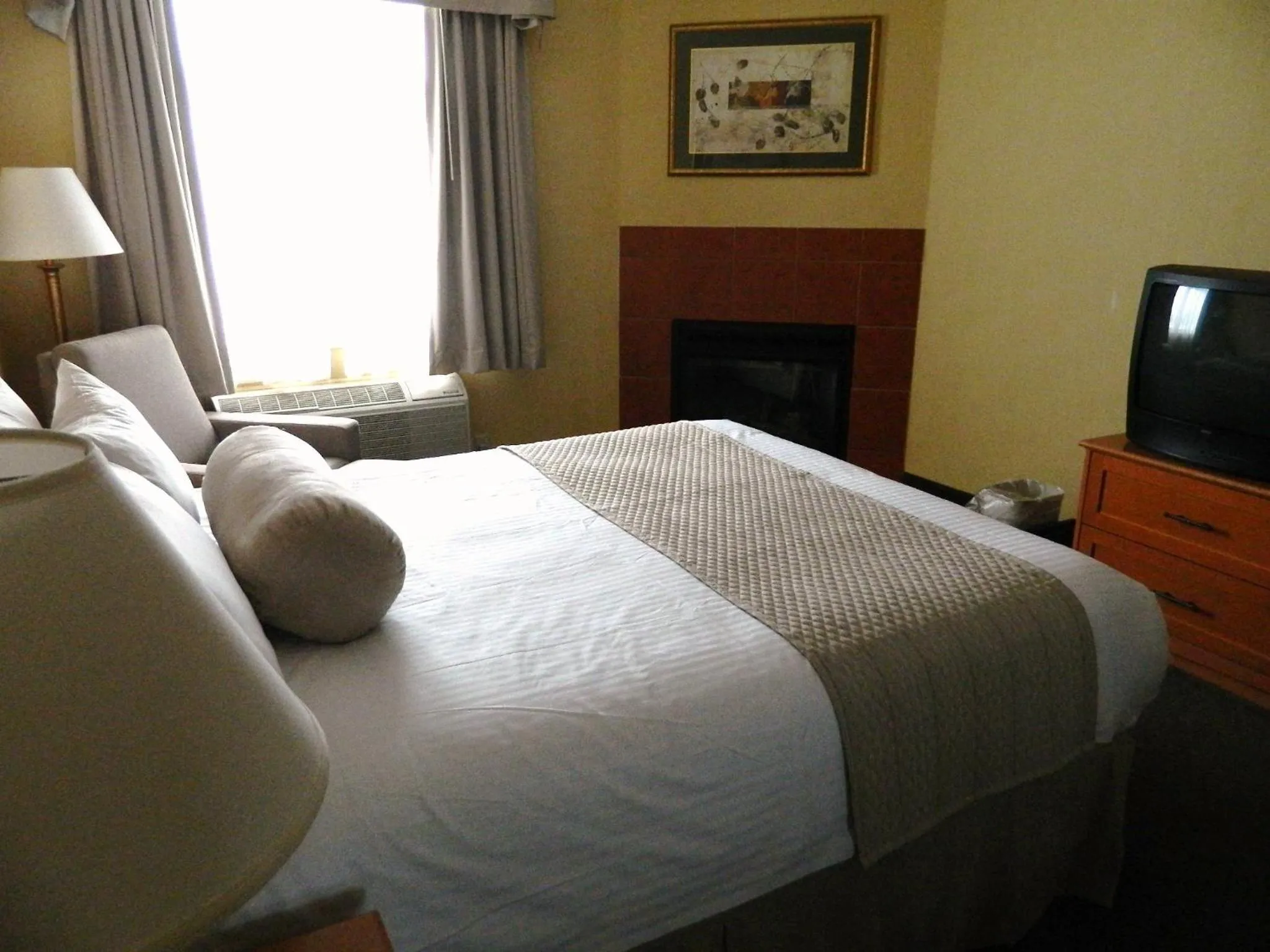 Bed in Days Inn by Wyndham Orillia