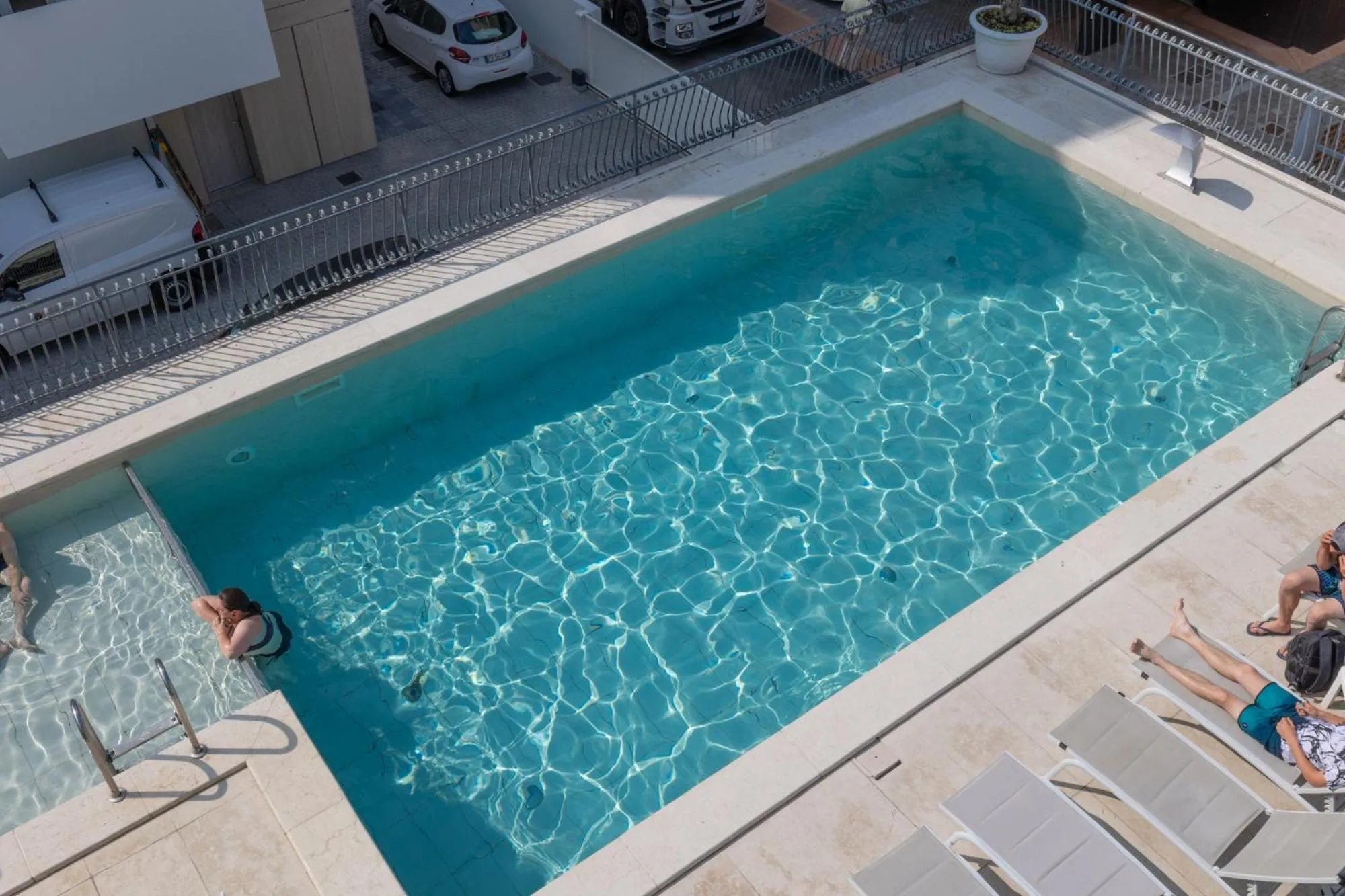 Swimming pool in Hotel Jesulum