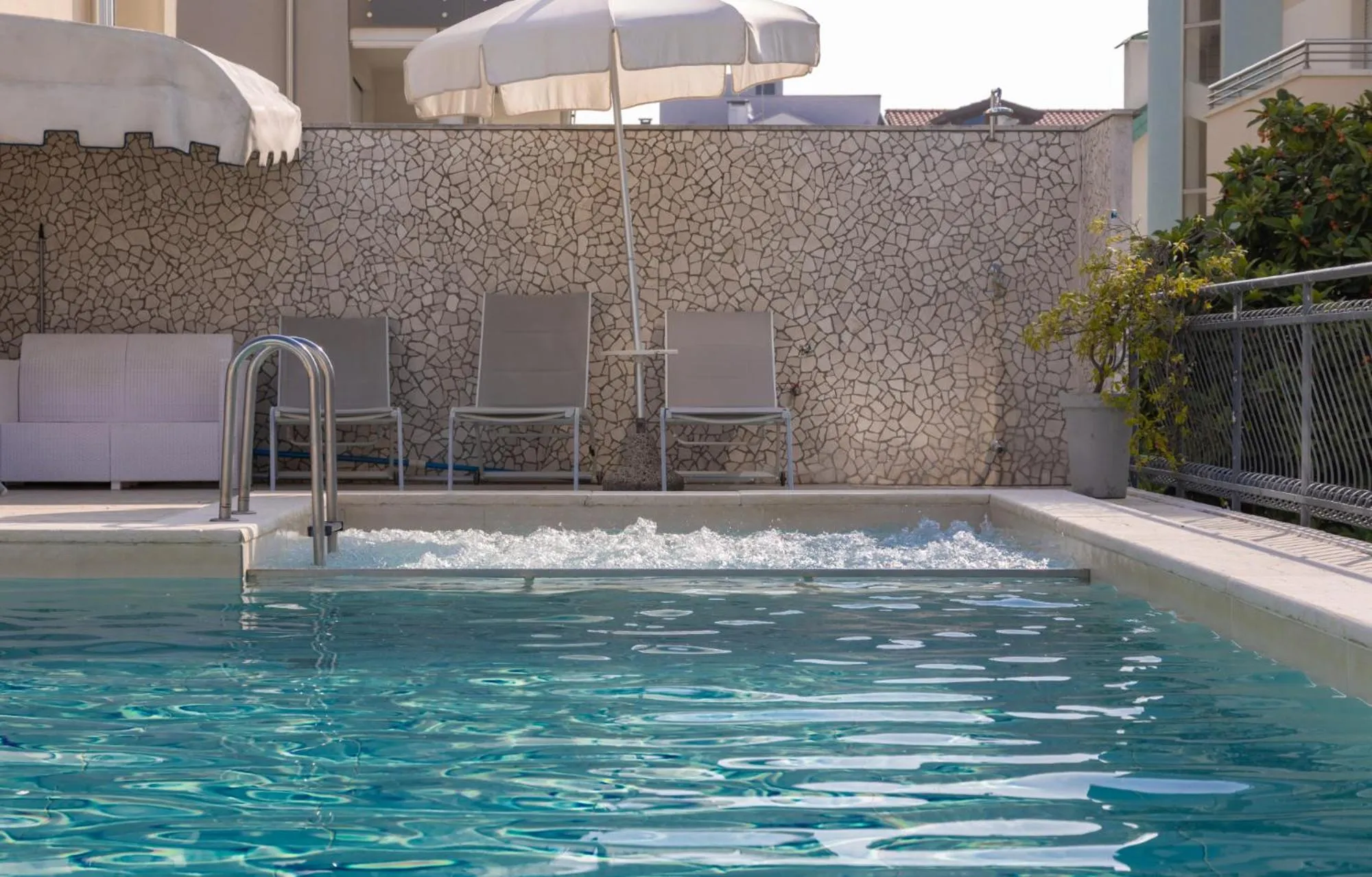 Swimming pool in Hotel Jesulum